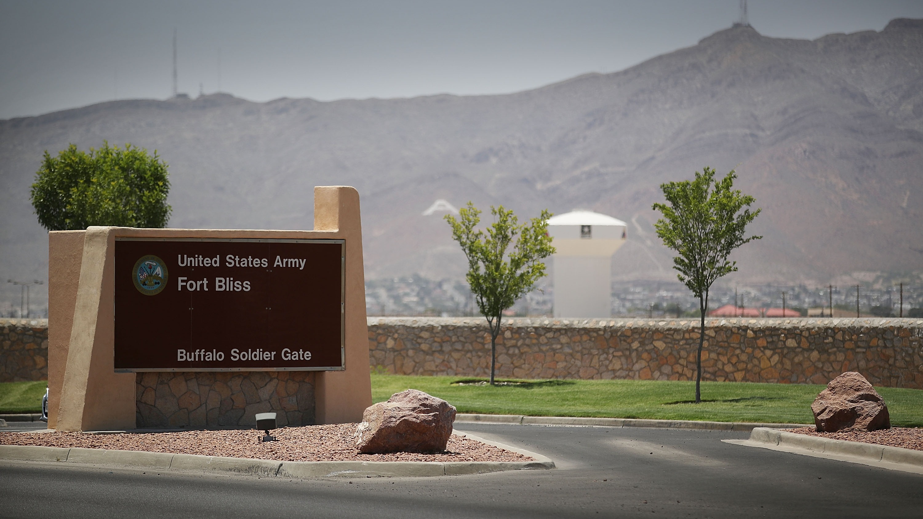 d1e00ek4ebabms.cloudfront.net image