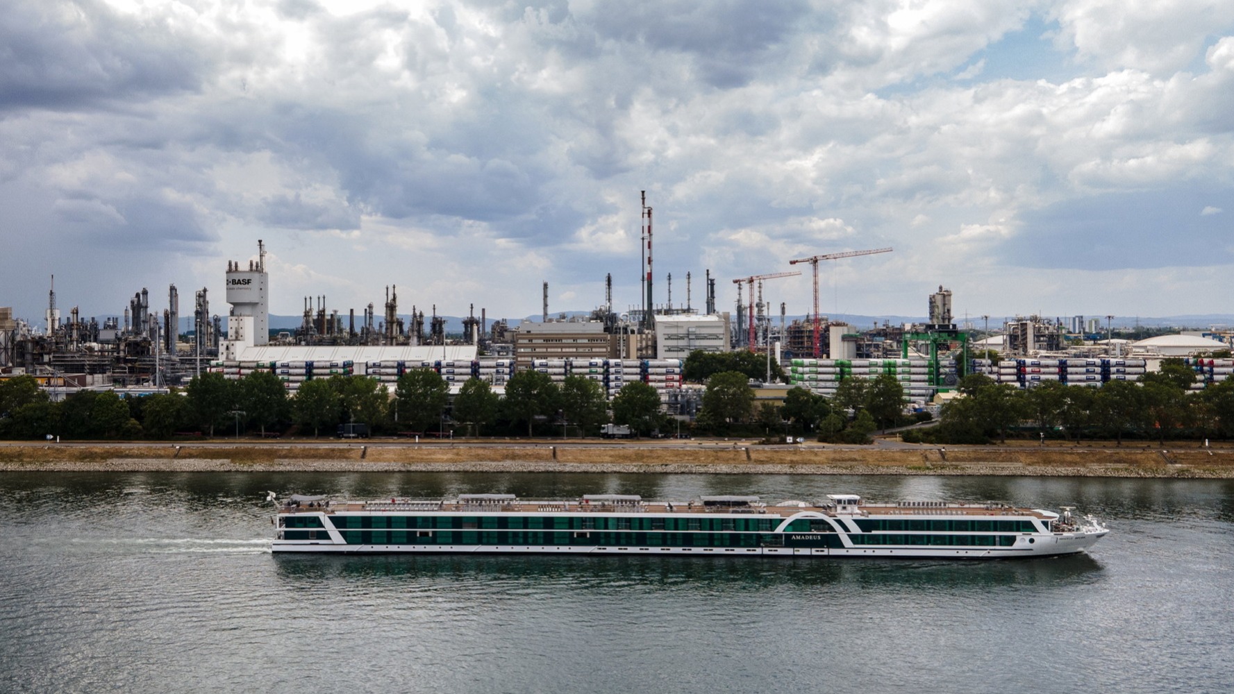 d1e00ek4ebabms.cloudfront.net image