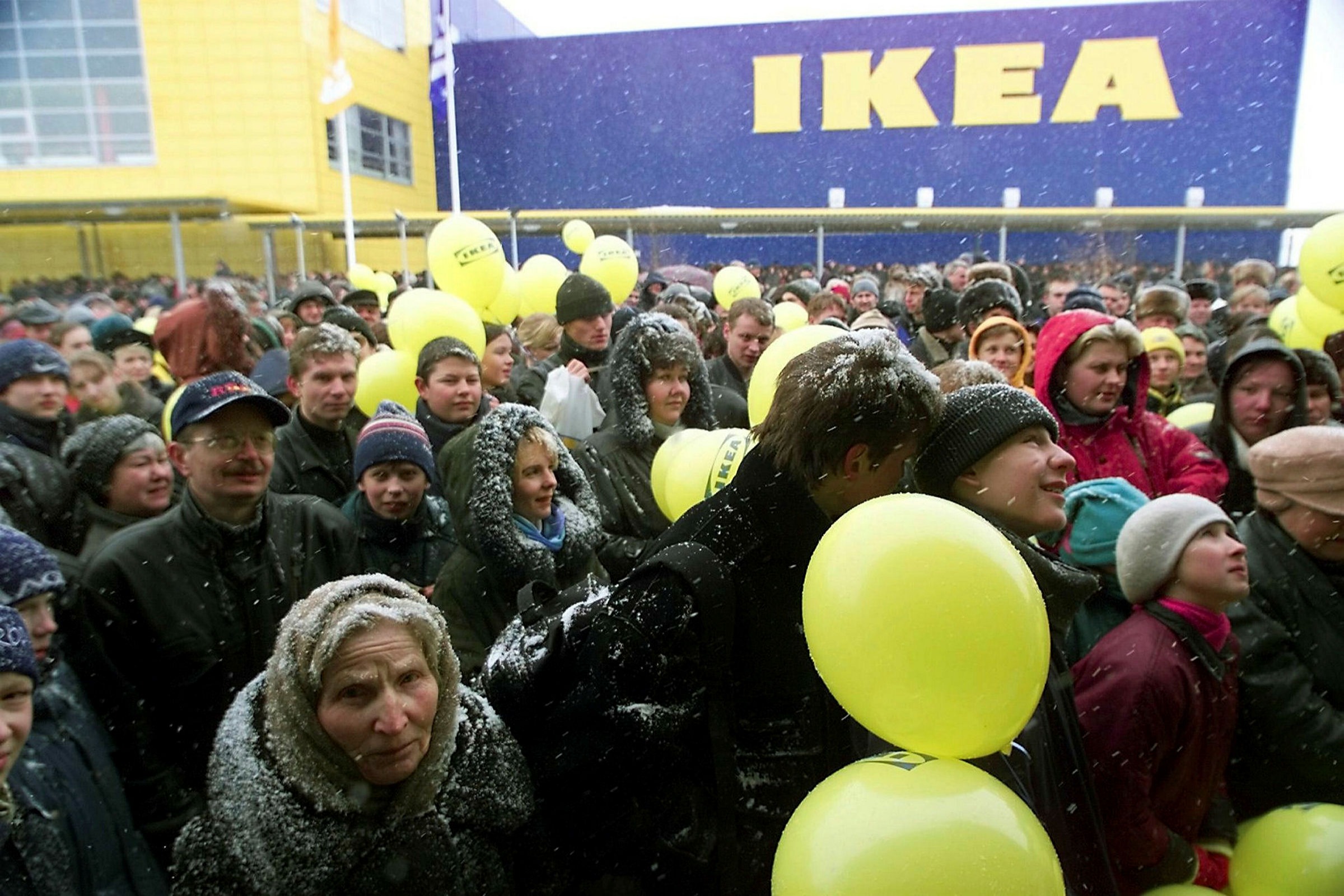 A large crowd of Russians line up outside the first Ikea store to open in the country in 2000
