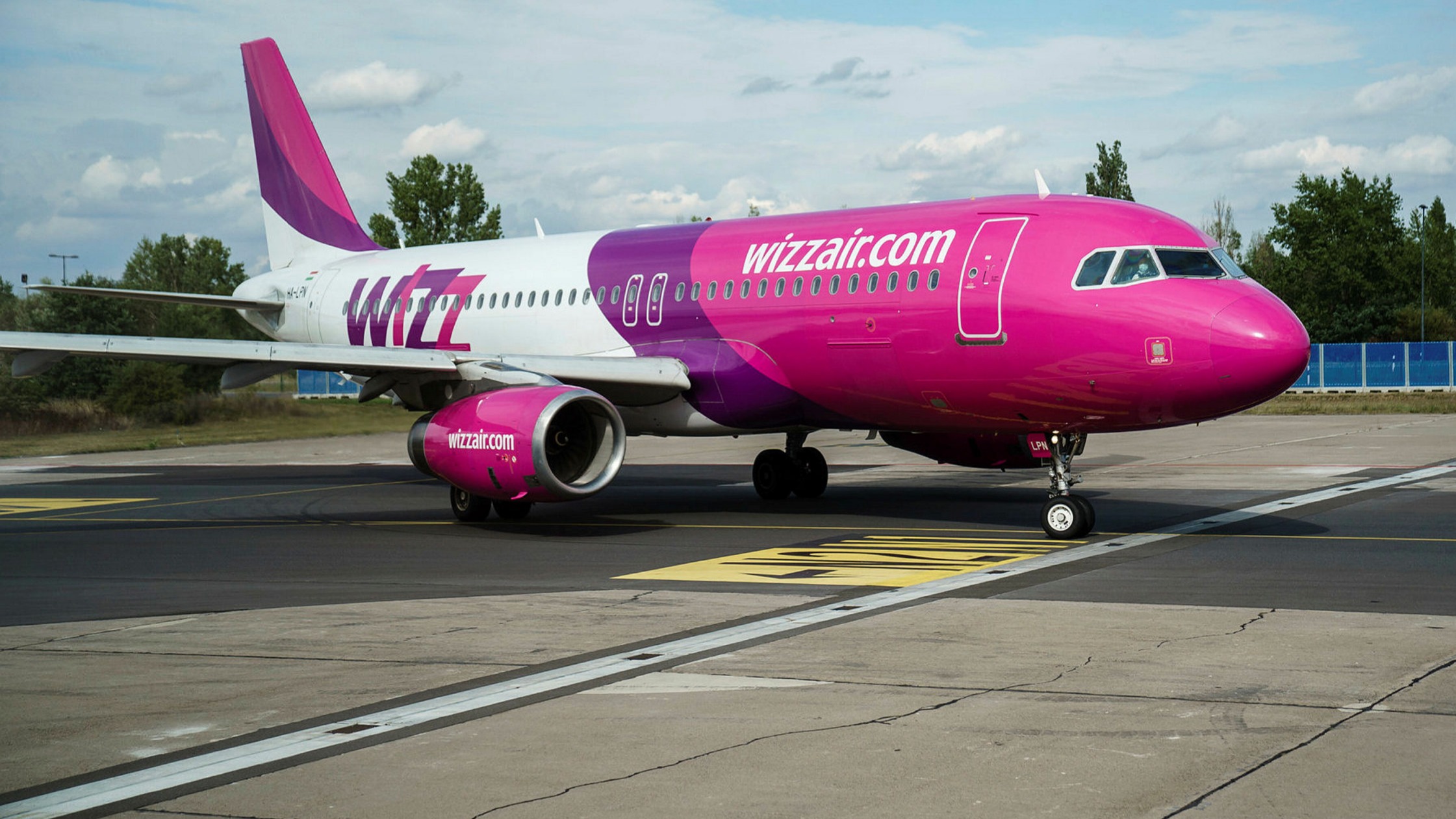 Wizz Air sticks to bold expansion plans despite air travel collapse |  Financial Times