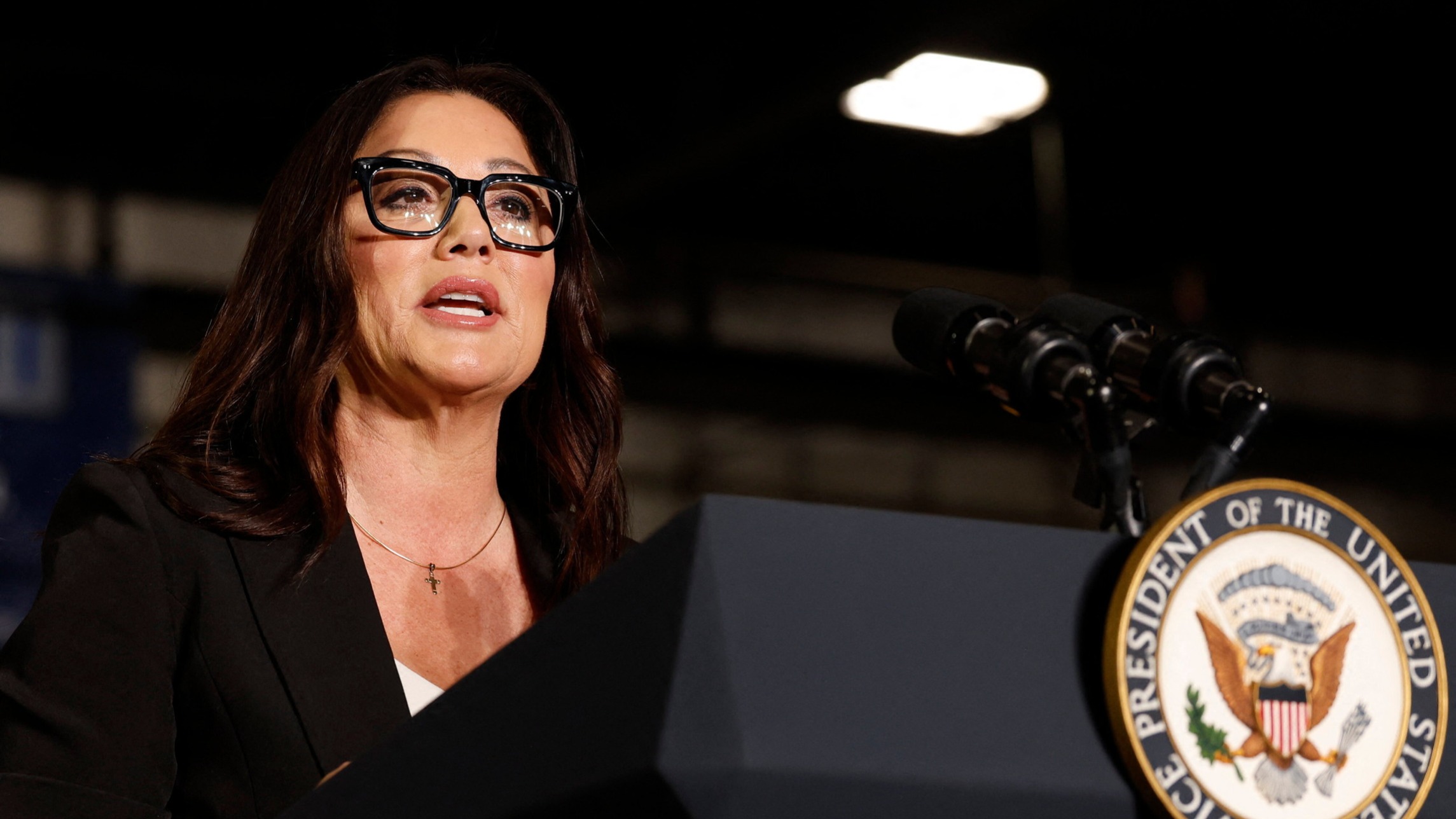 d1e00ek4ebabms.cloudfront.net image