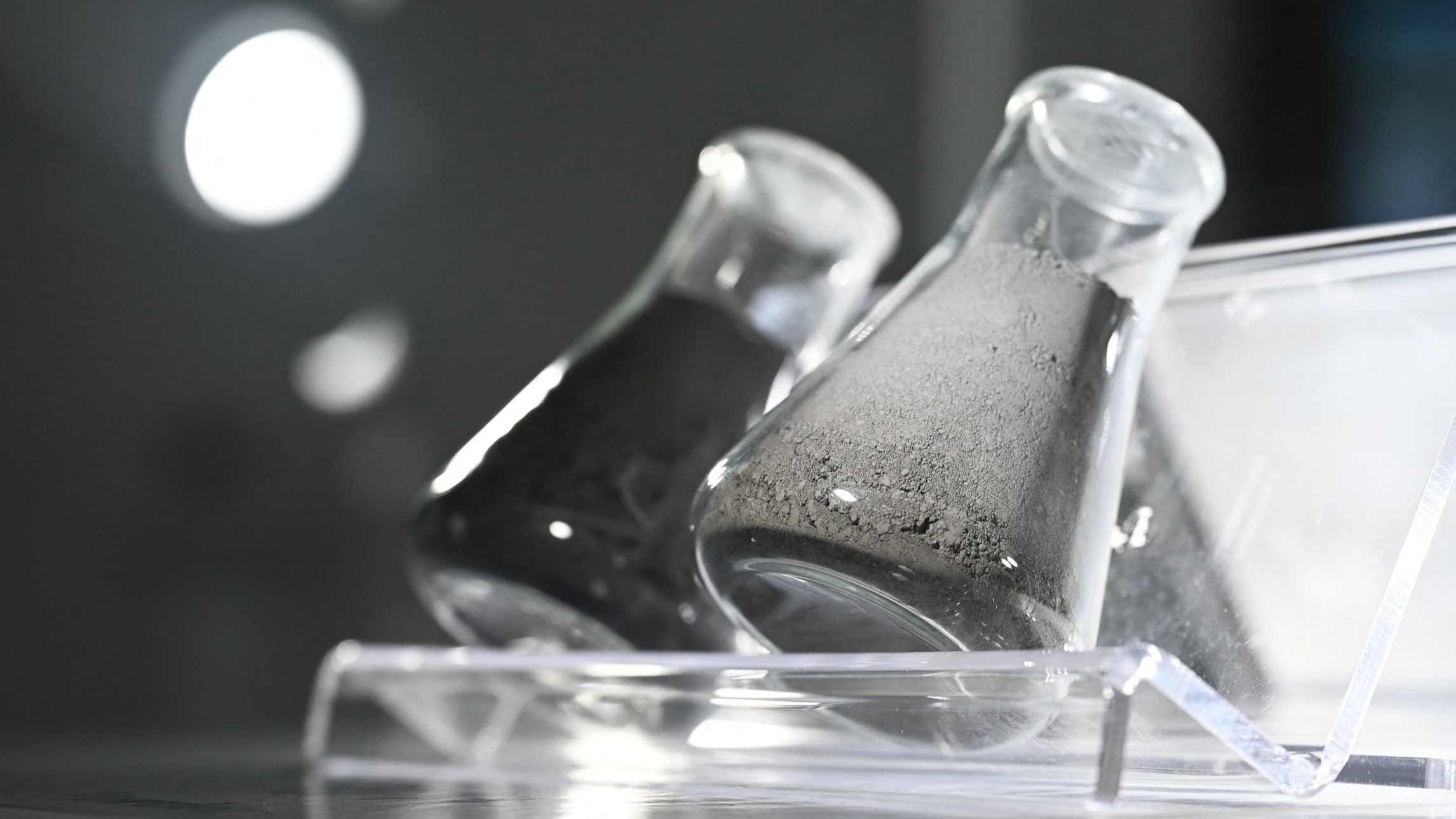 d1e00ek4ebabms.cloudfront.net image