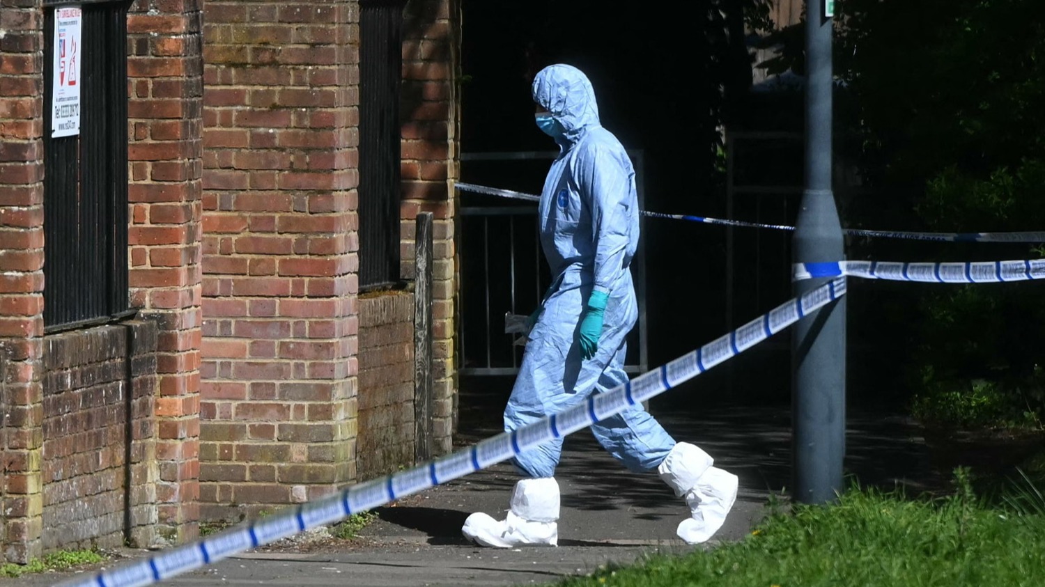 d1e00ek4ebabms.cloudfront.net image