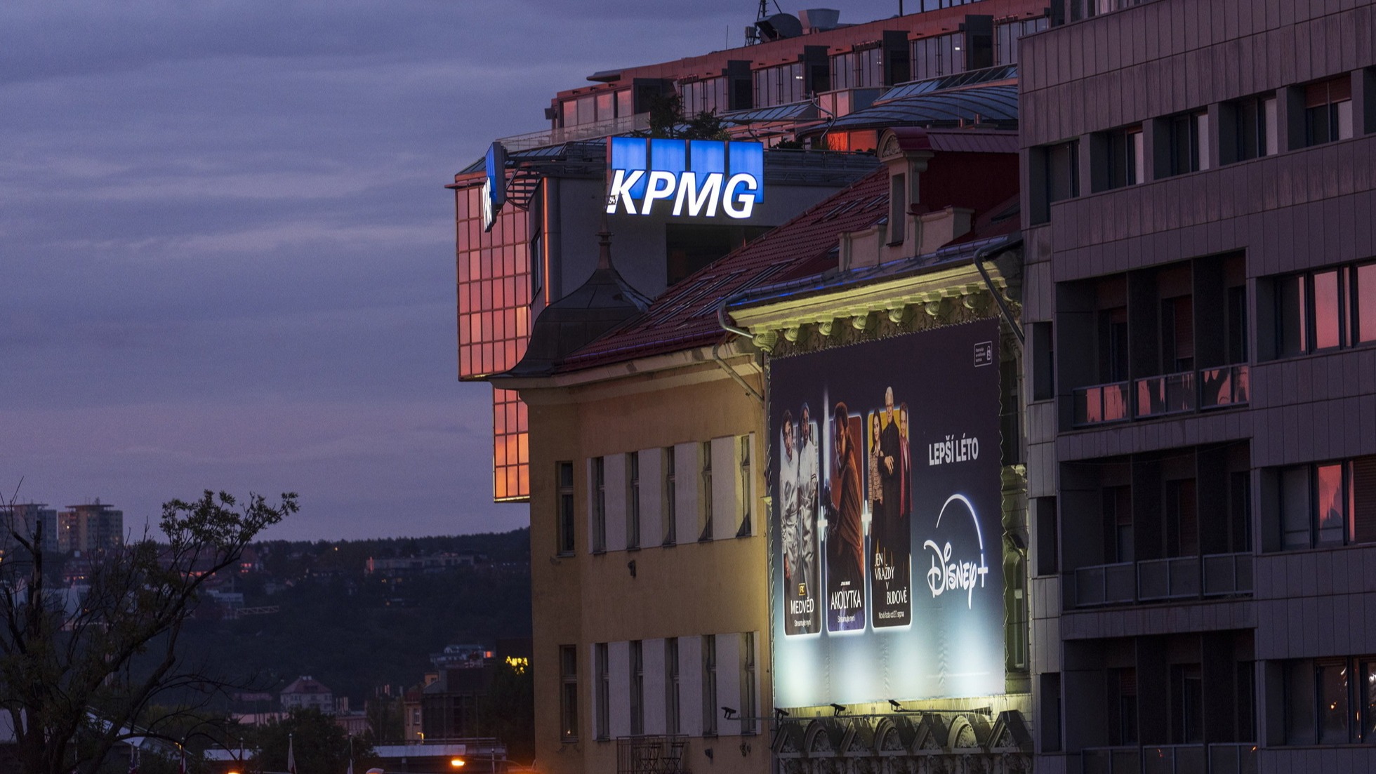 d1e00ek4ebabms.cloudfront.net image