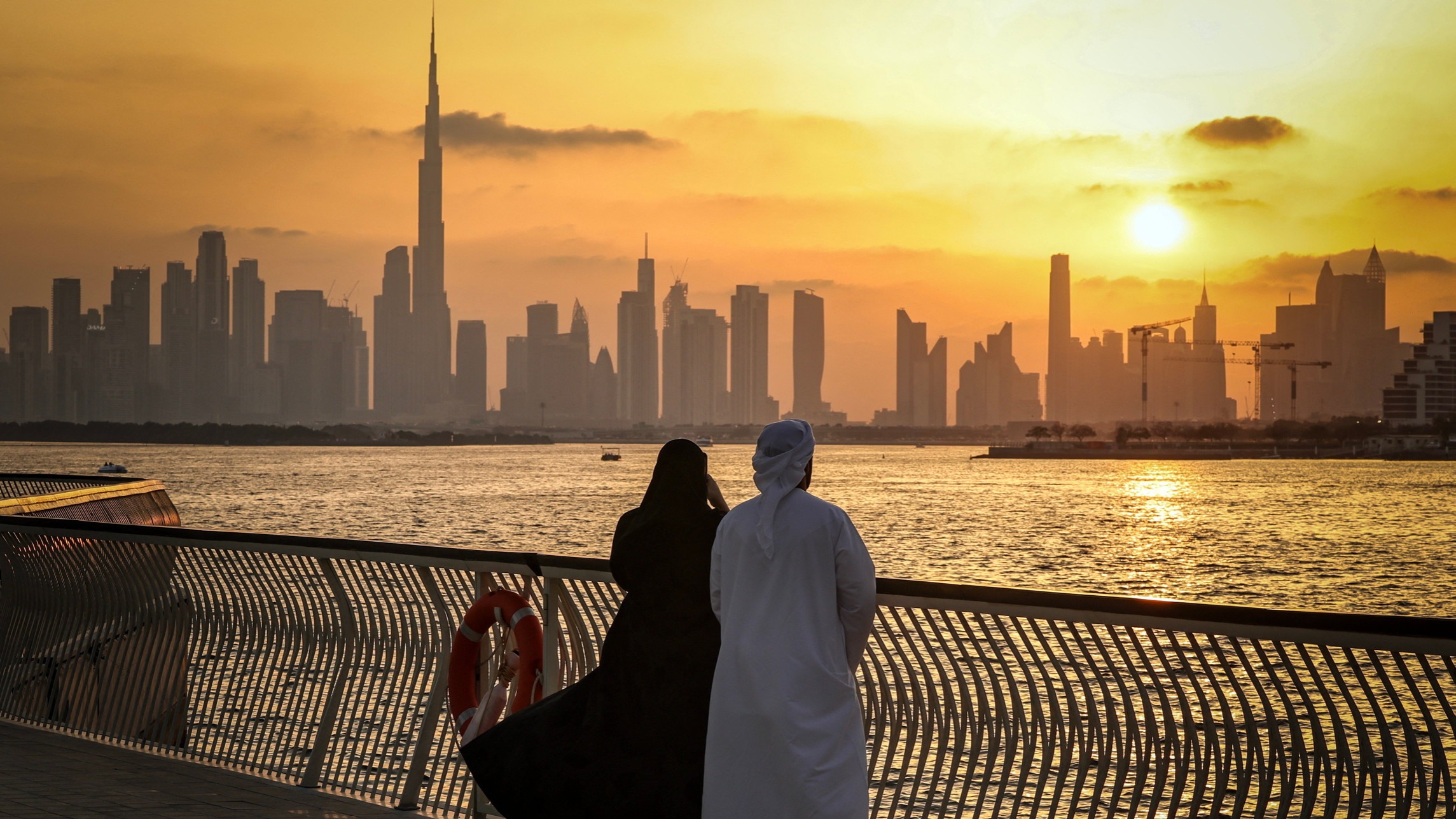 d1e00ek4ebabms.cloudfront.net image