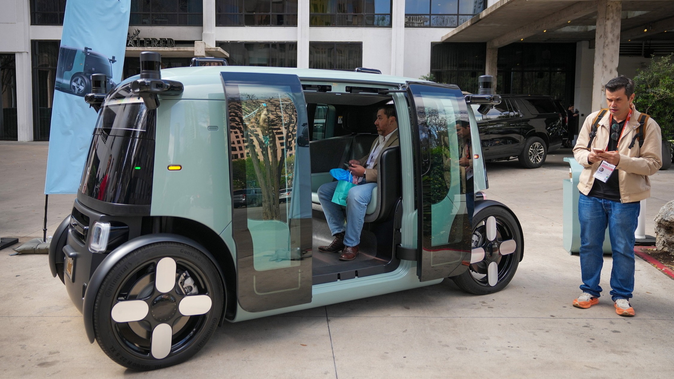 d1e00ek4ebabms.cloudfront.net image