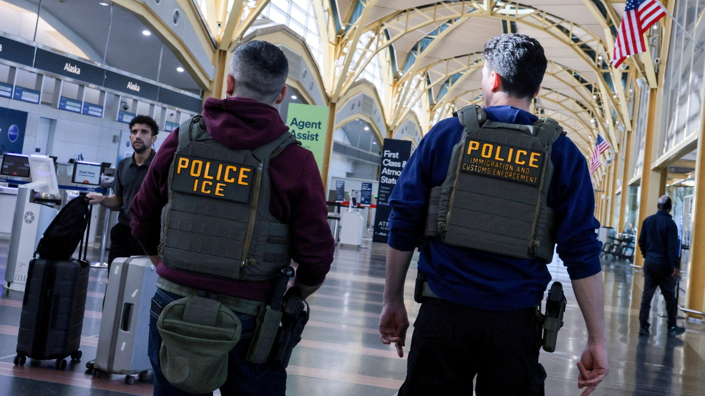 d1e00ek4ebabms.cloudfront.net image