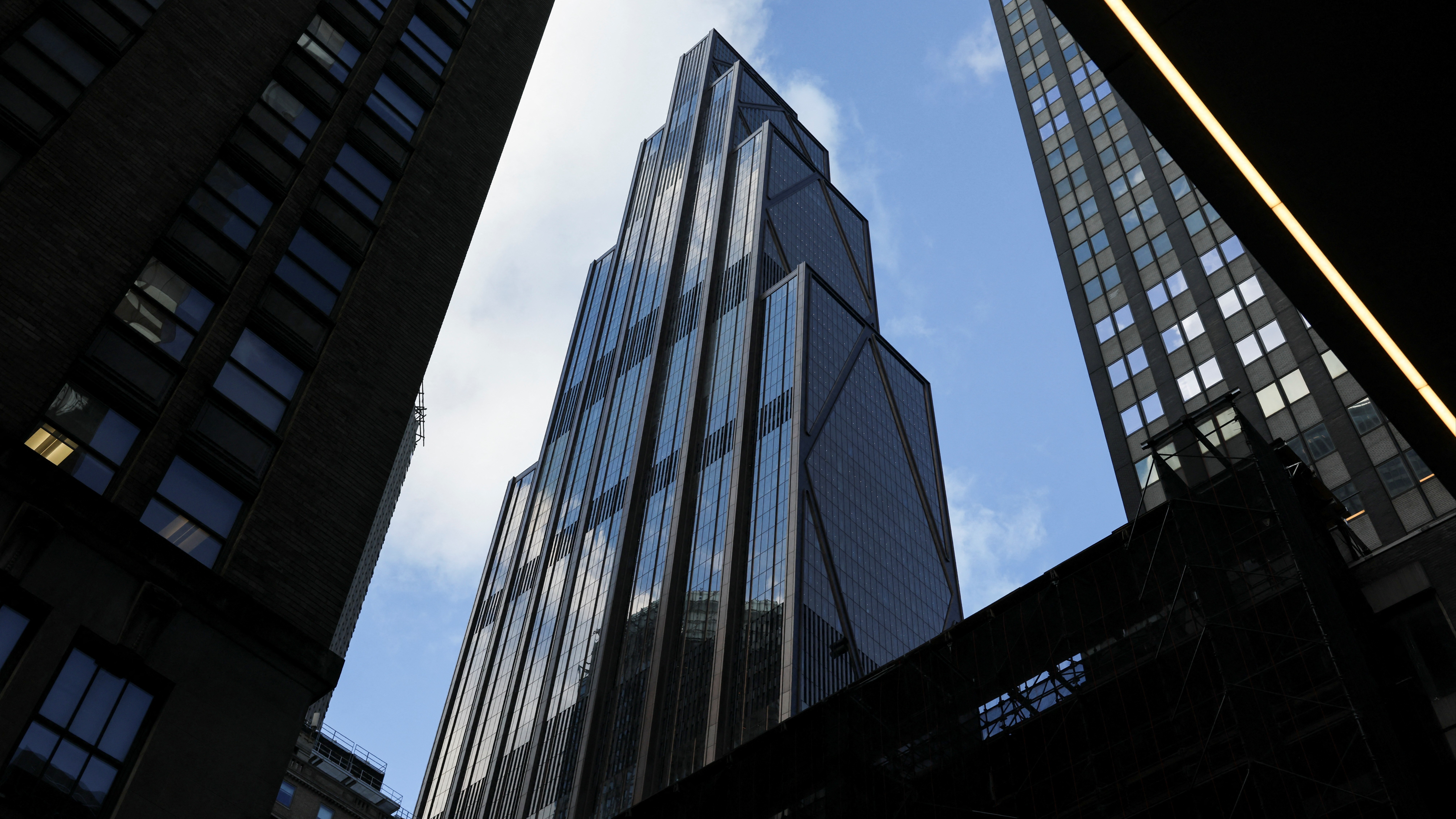 d1e00ek4ebabms.cloudfront.net image