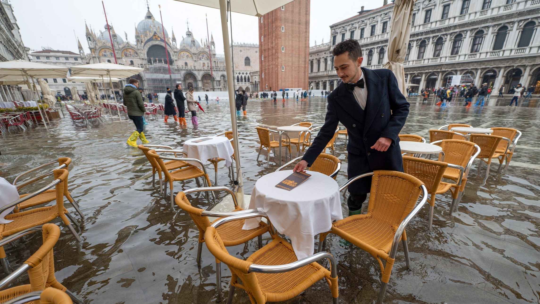 d1e00ek4ebabms.cloudfront.net image