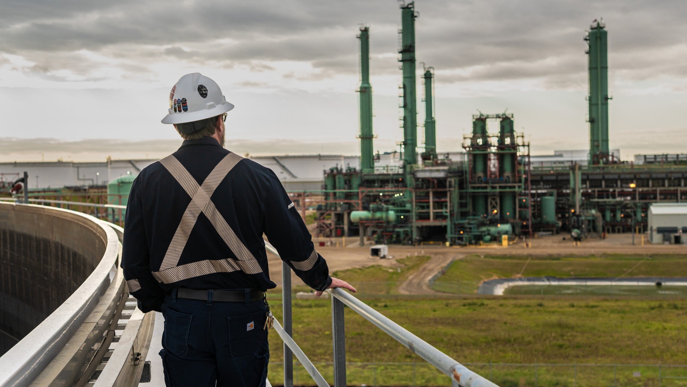 d1e00ek4ebabms.cloudfront.net image