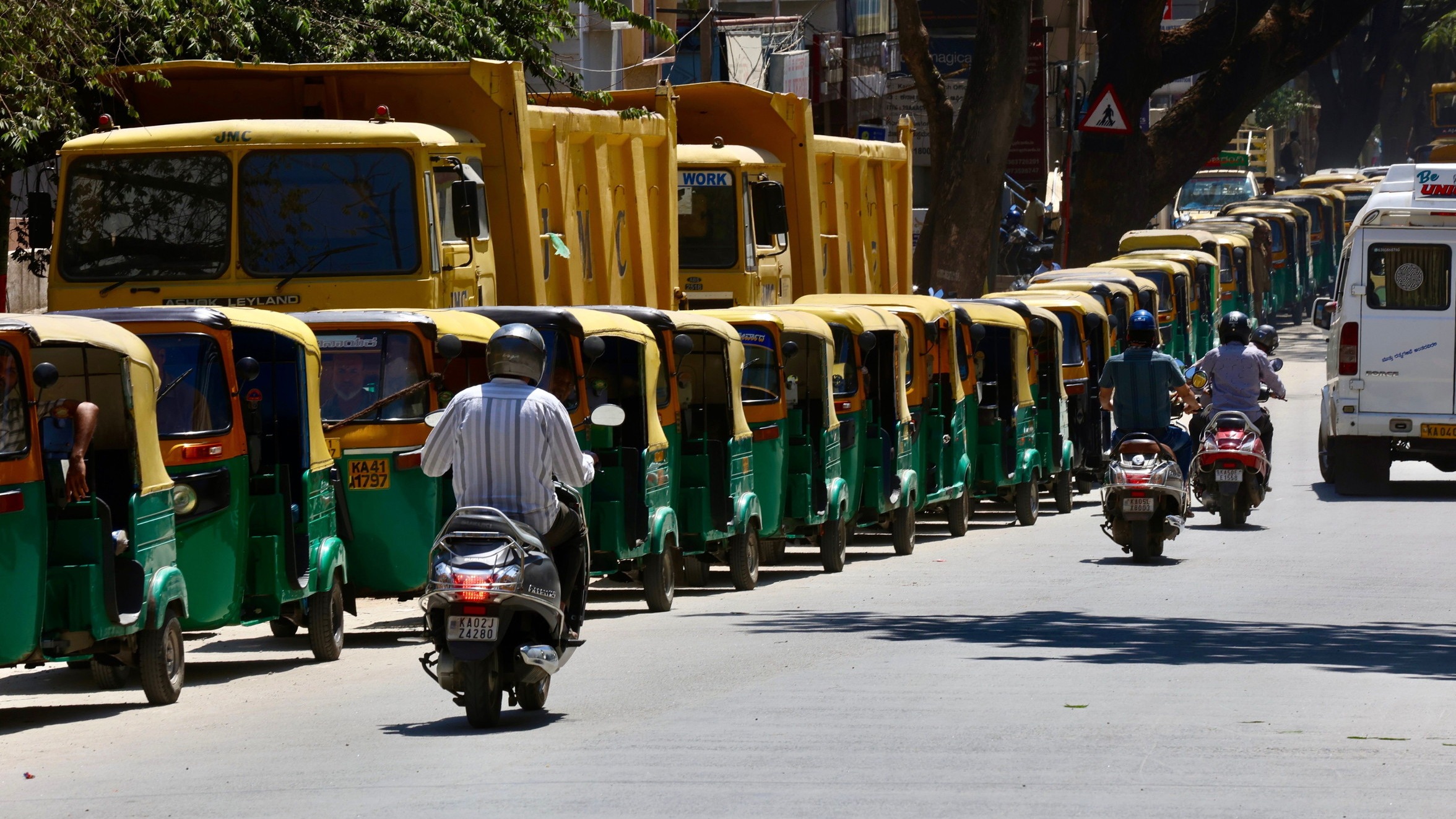 d1e00ek4ebabms.cloudfront.net image