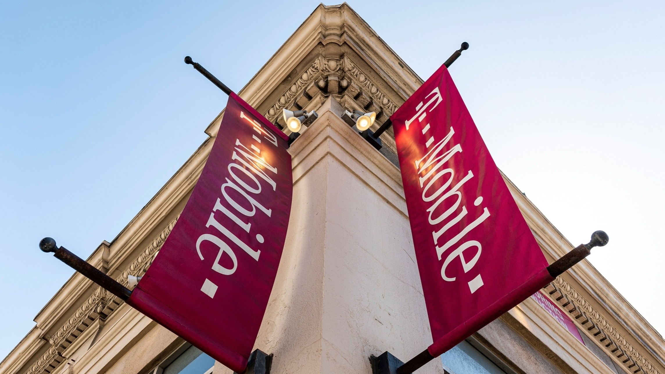 d1e00ek4ebabms.cloudfront.net image