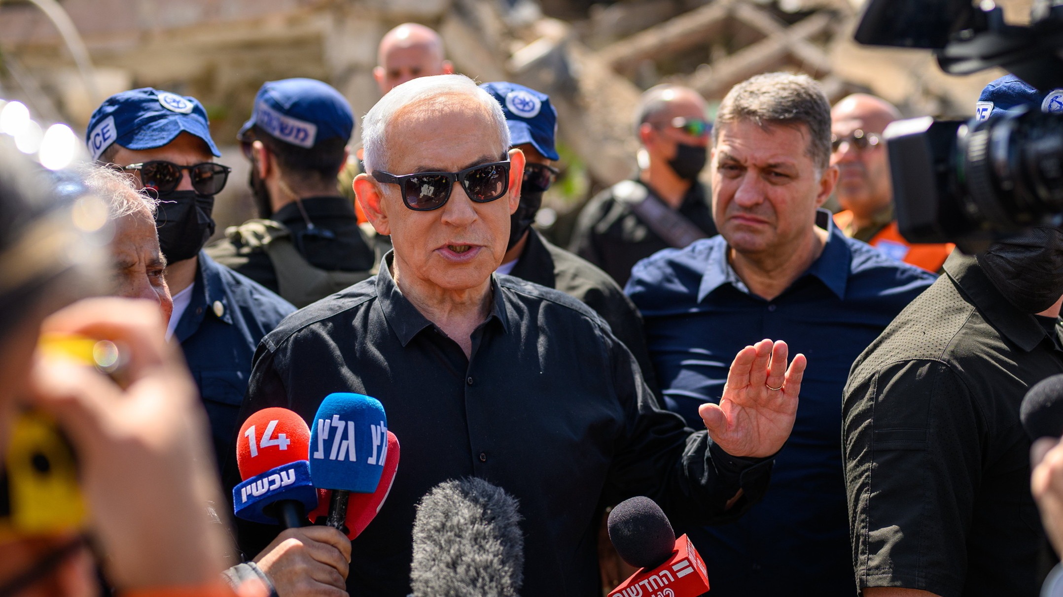 d1e00ek4ebabms.cloudfront.net image