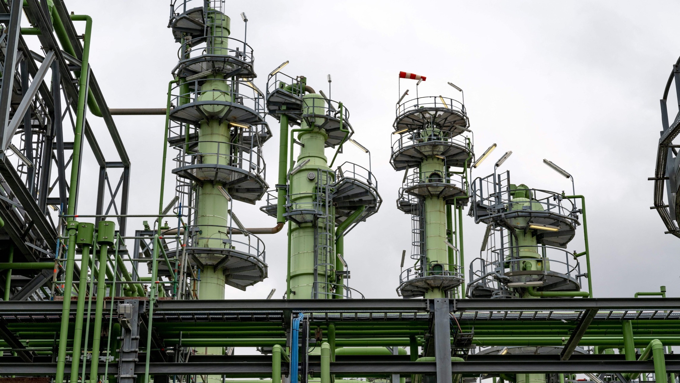 d1e00ek4ebabms.cloudfront.net image