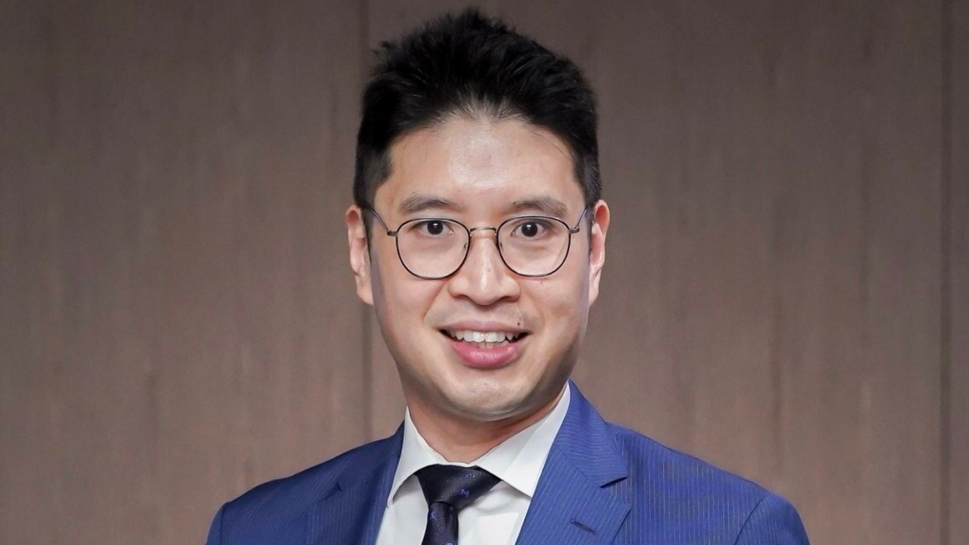 d1e00ek4ebabms.cloudfront.net image