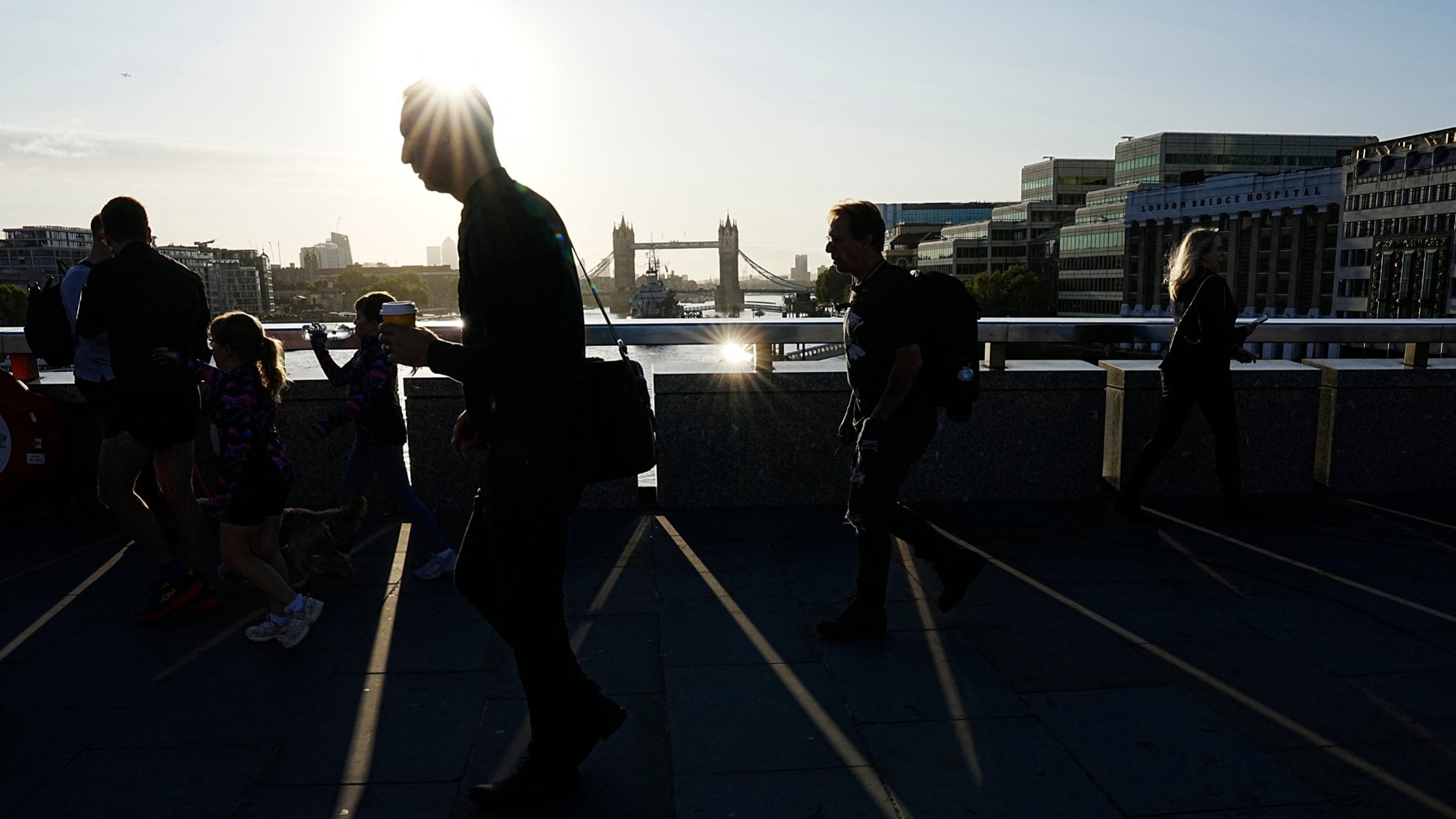 d1e00ek4ebabms.cloudfront.net image