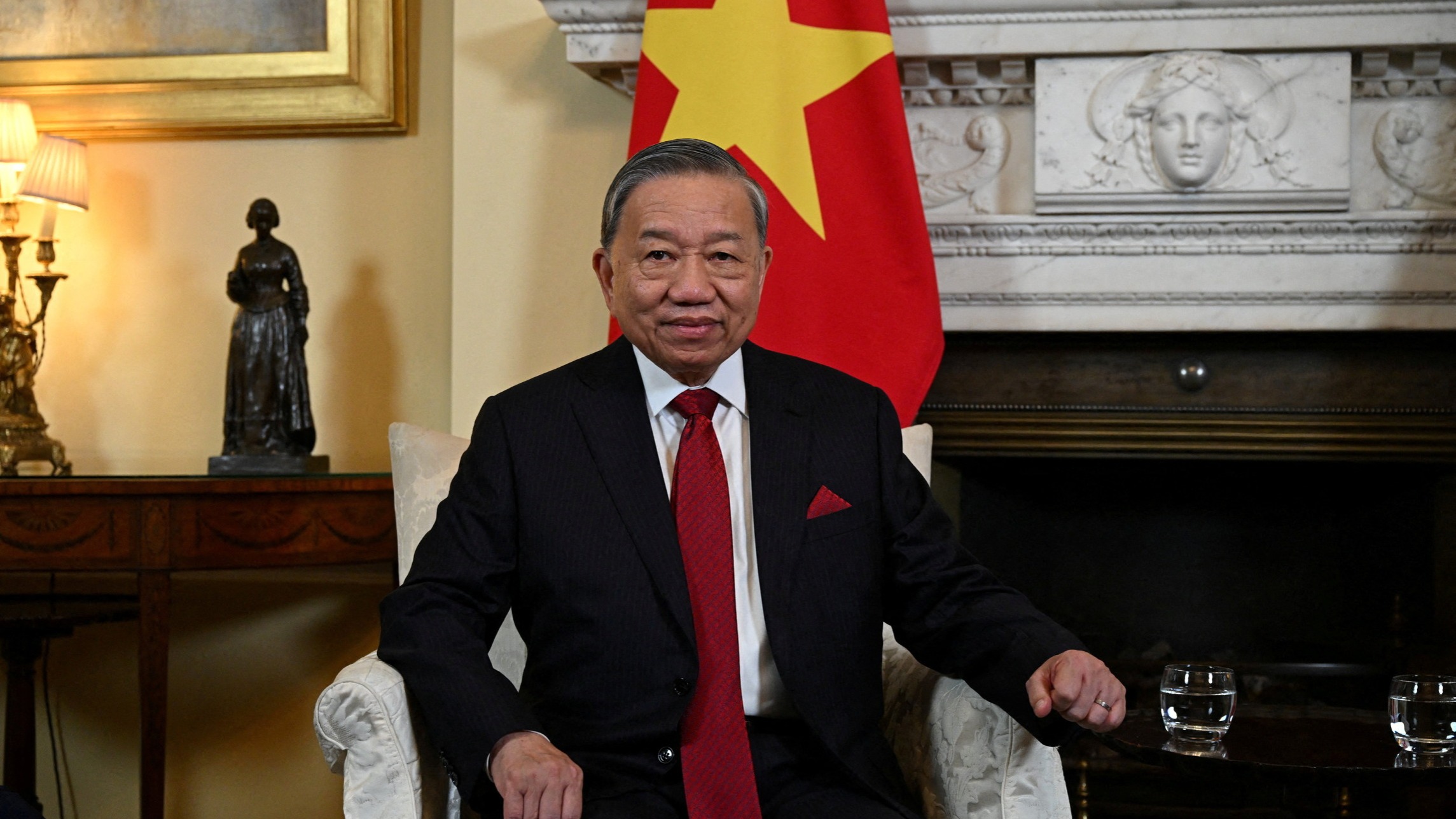 d1e00ek4ebabms.cloudfront.net image