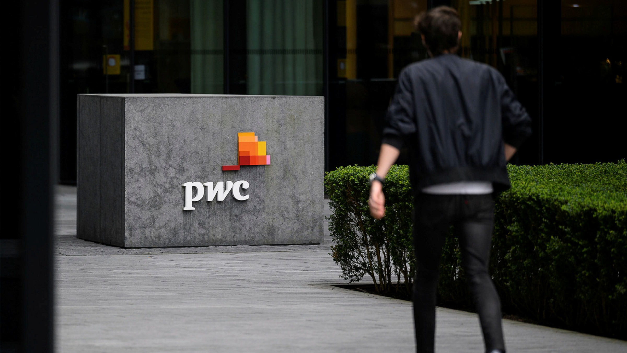 PwC tells 40,000 US staff they can work remotely permanently | Financial  Times