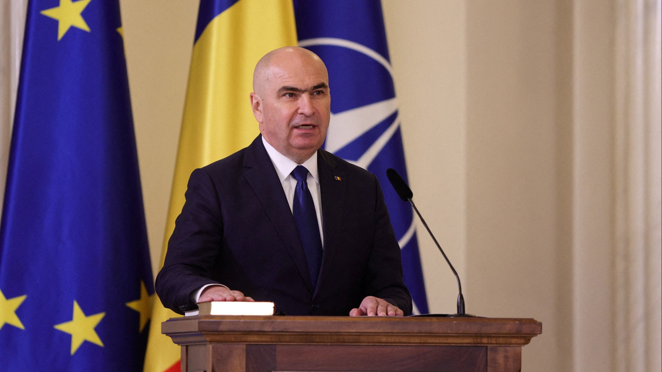 d1e00ek4ebabms.cloudfront.net image