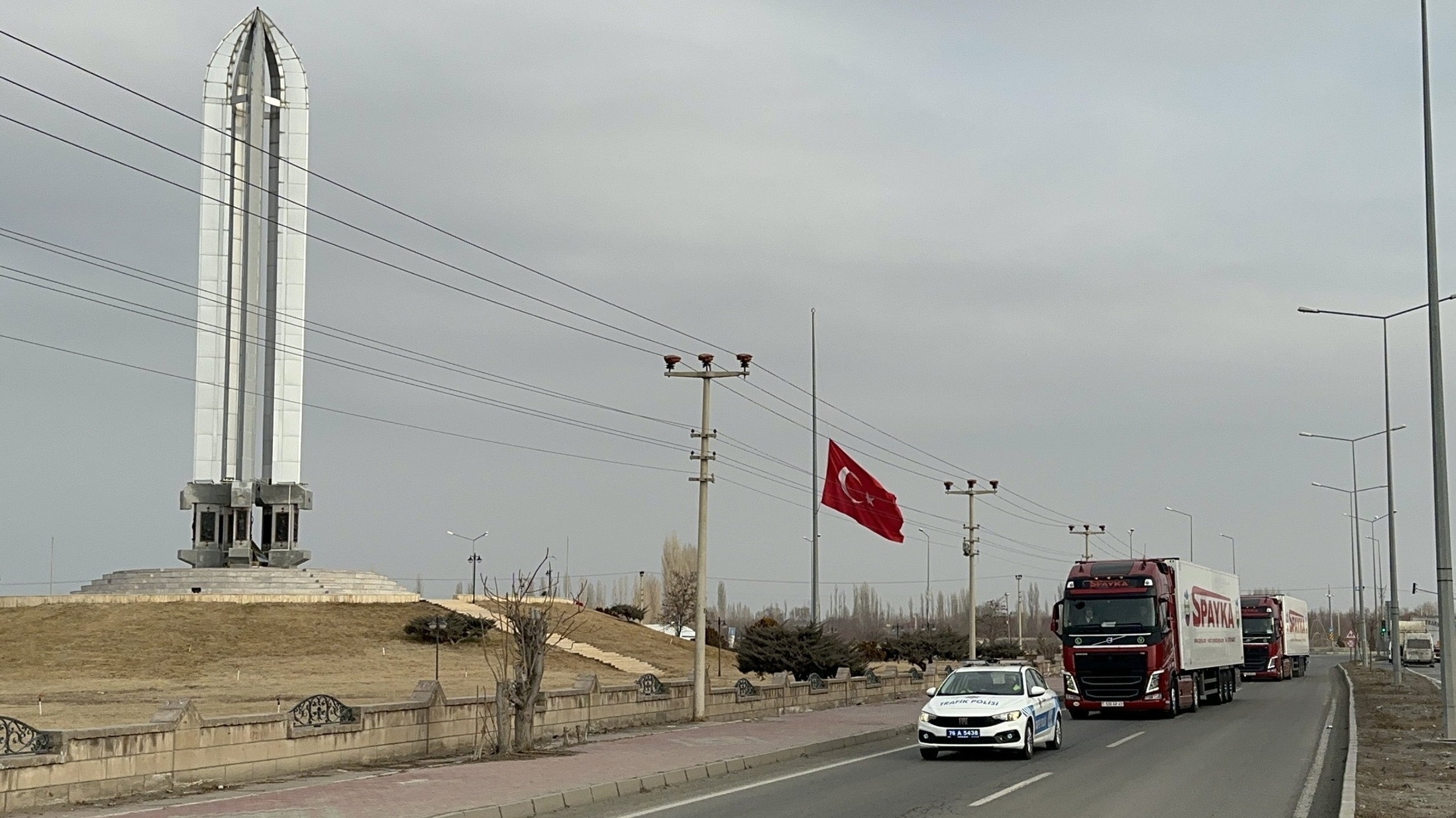 d1e00ek4ebabms.cloudfront.net image