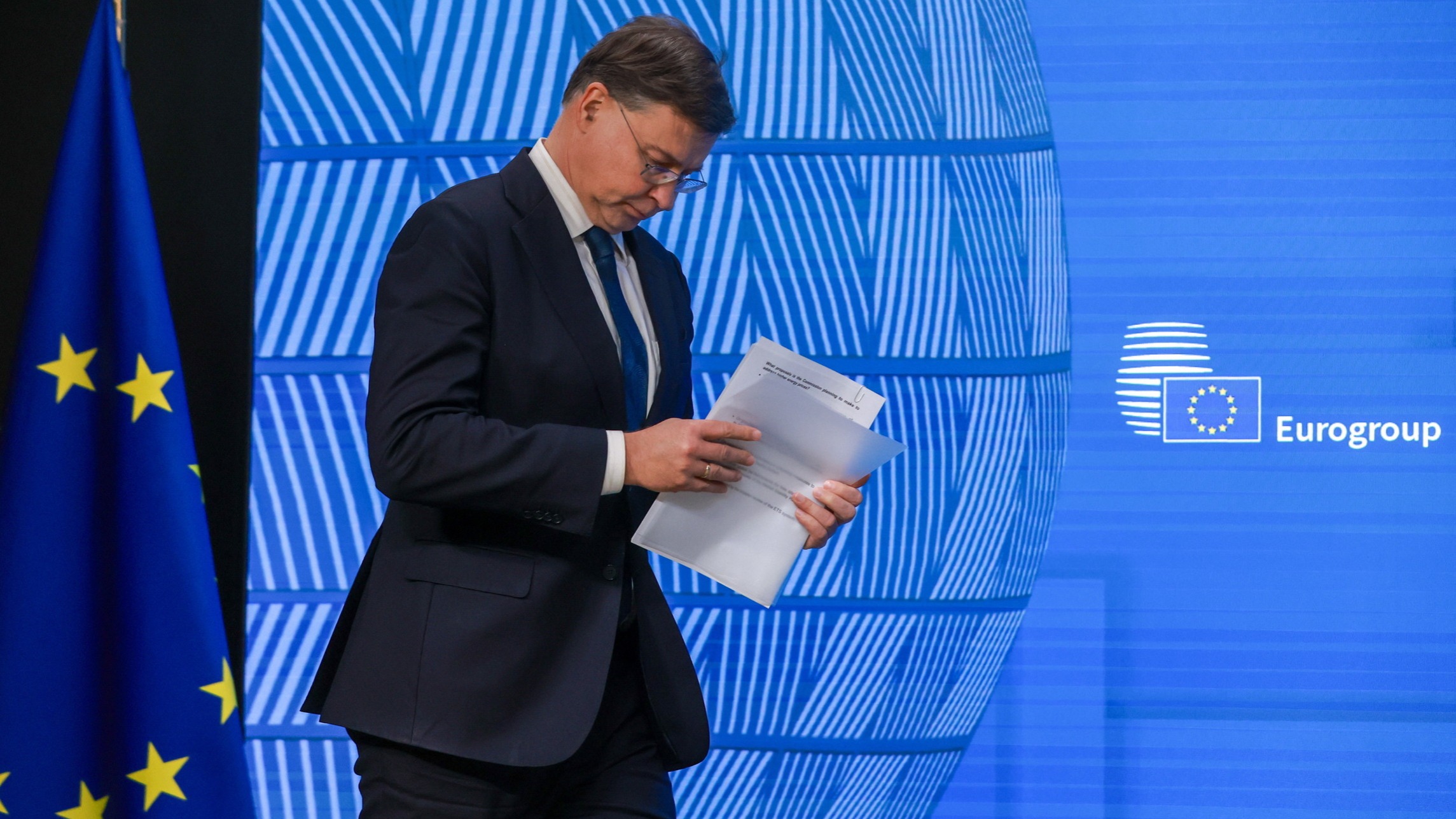 d1e00ek4ebabms.cloudfront.net image