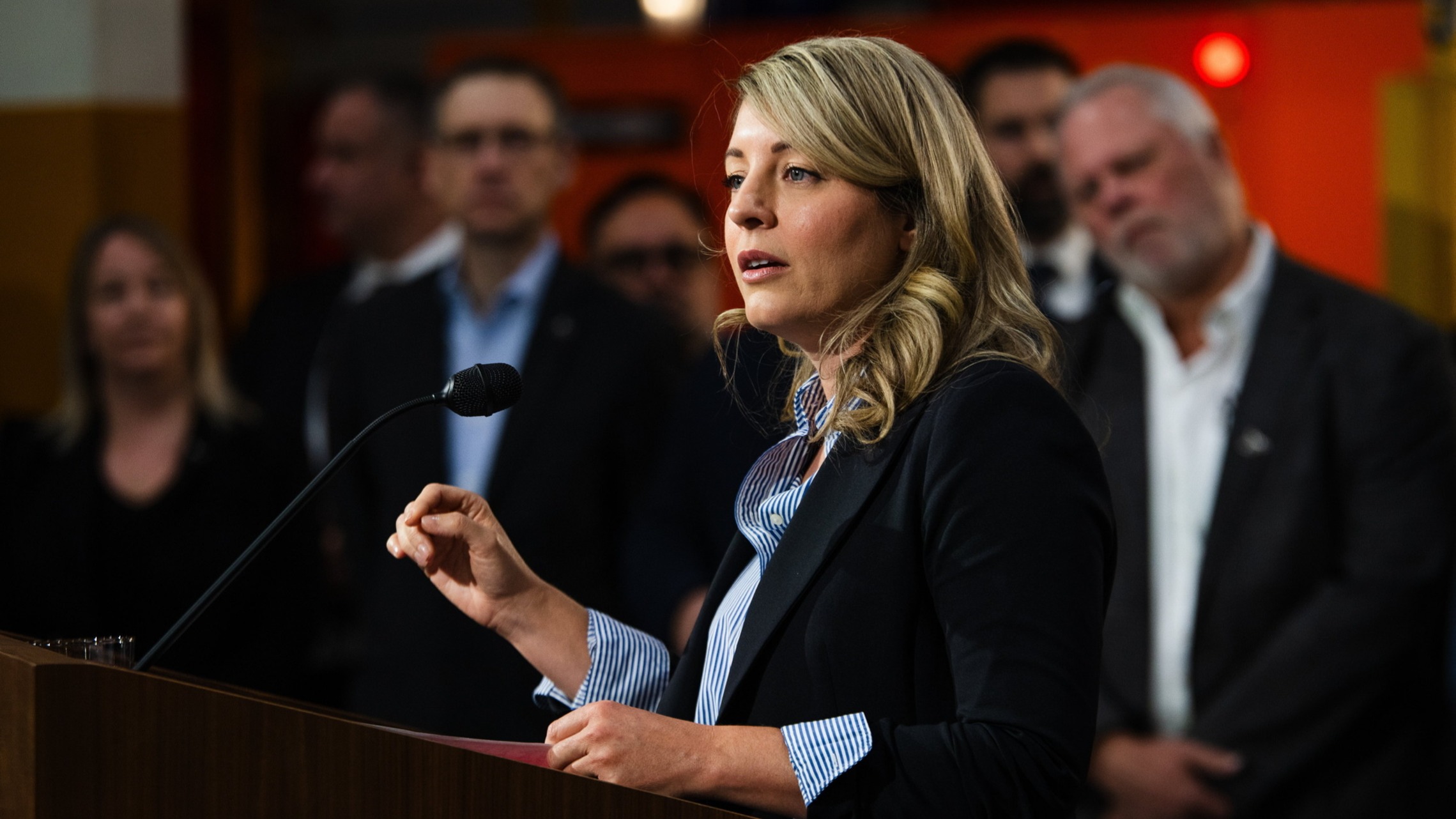 d1e00ek4ebabms.cloudfront.net image