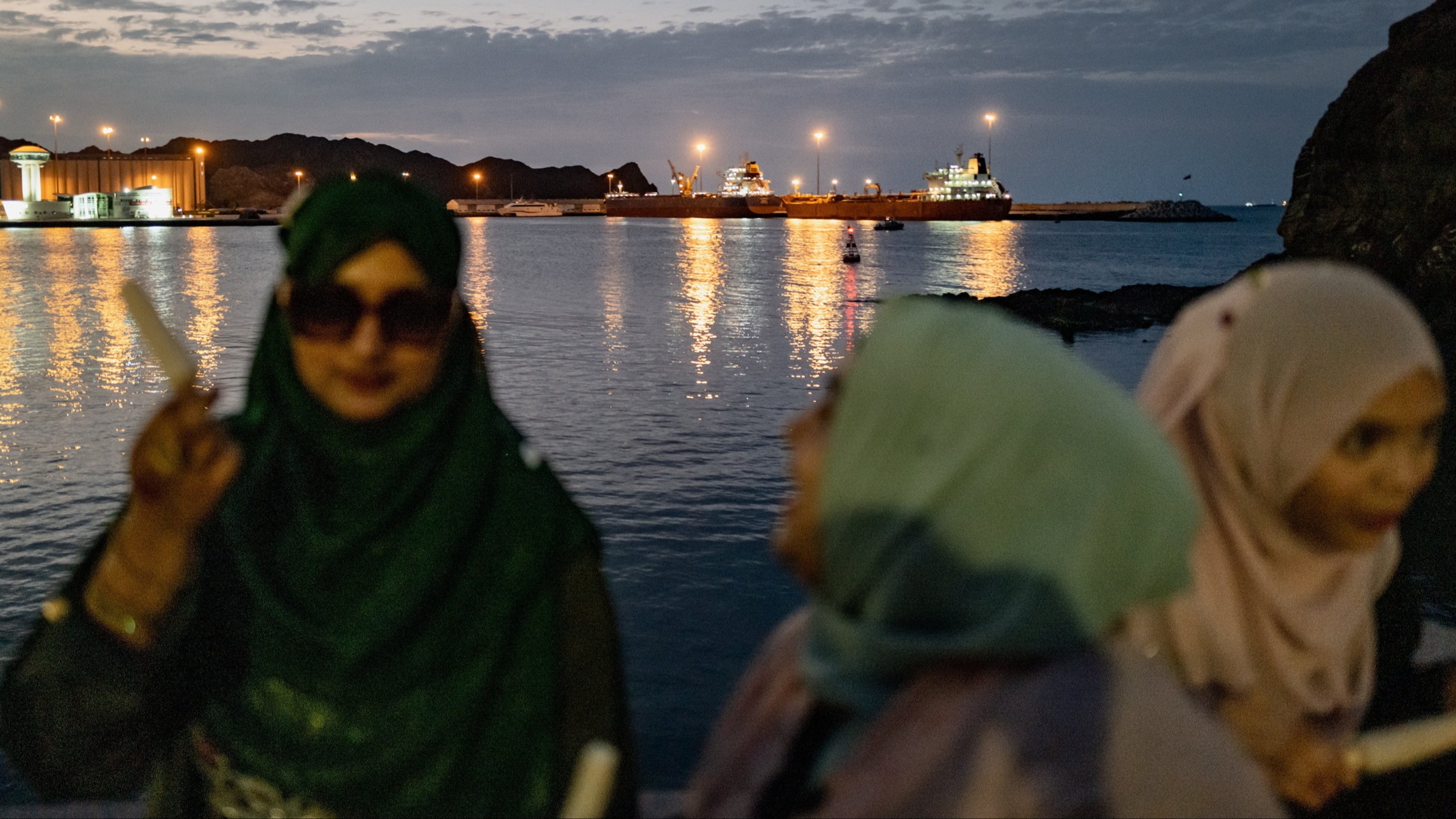 d1e00ek4ebabms.cloudfront.net image