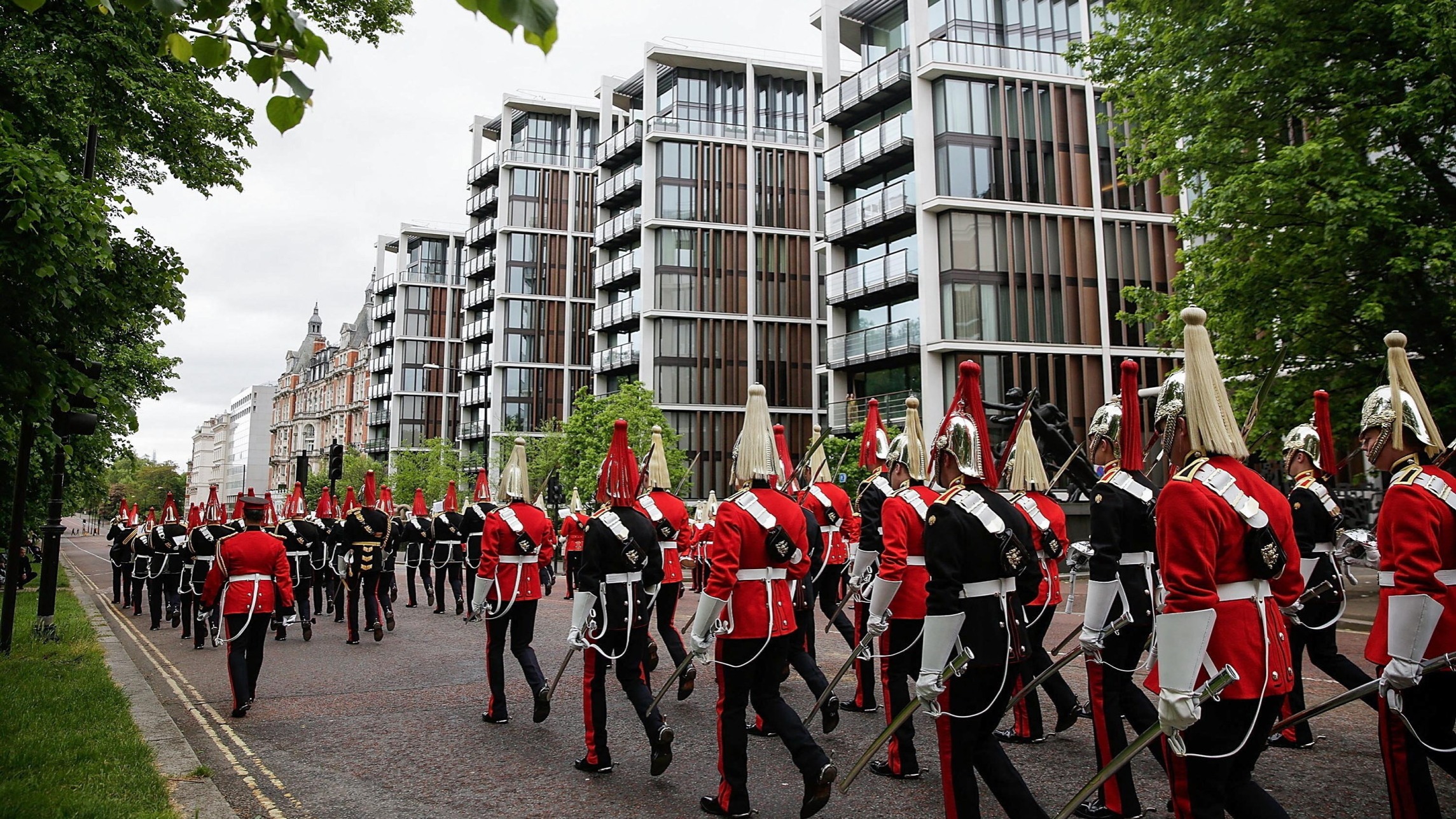 d1e00ek4ebabms.cloudfront.net image