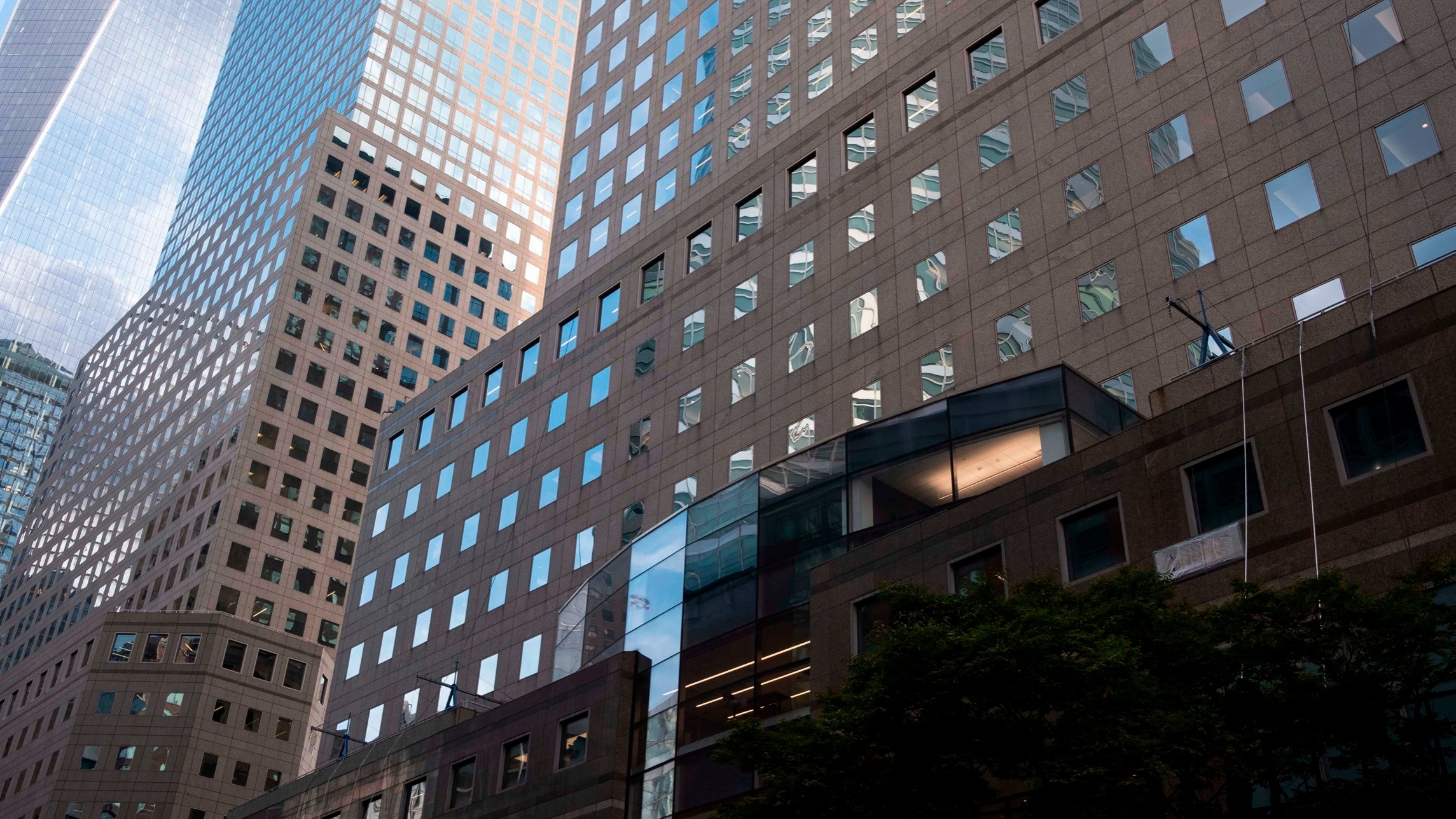 d1e00ek4ebabms.cloudfront.net image