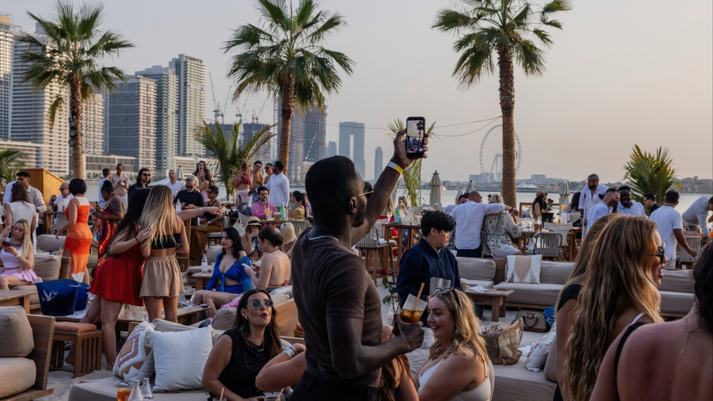 d1e00ek4ebabms.cloudfront.net image