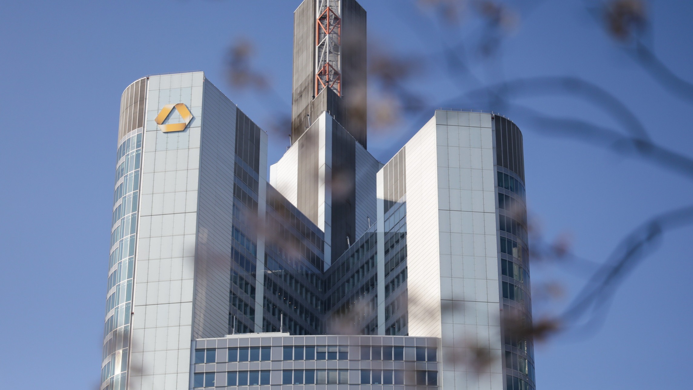 d1e00ek4ebabms.cloudfront.net image