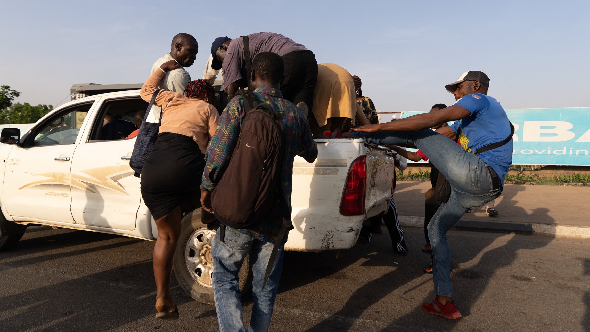 d1e00ek4ebabms.cloudfront.net image