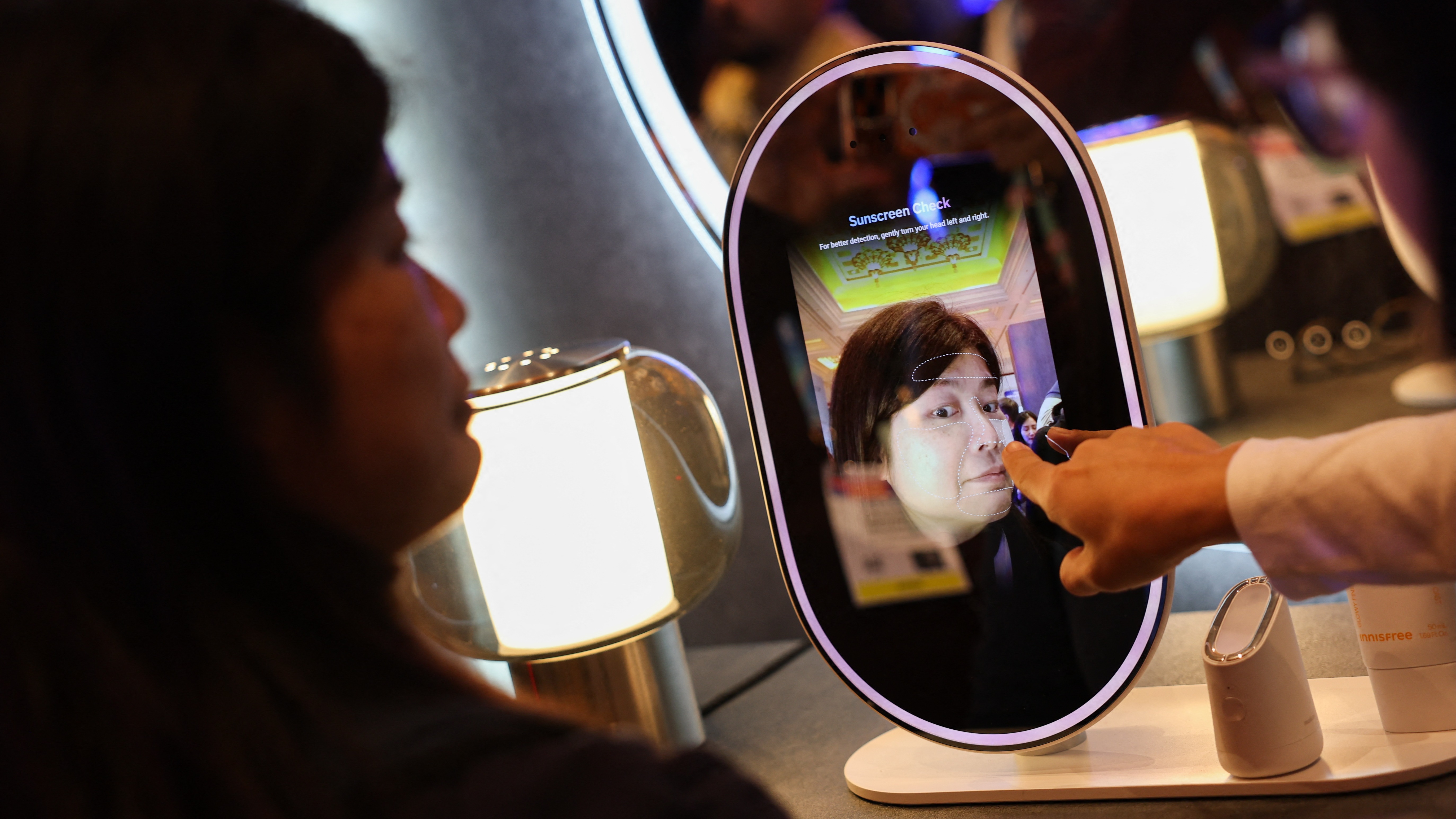 d1e00ek4ebabms.cloudfront.net image