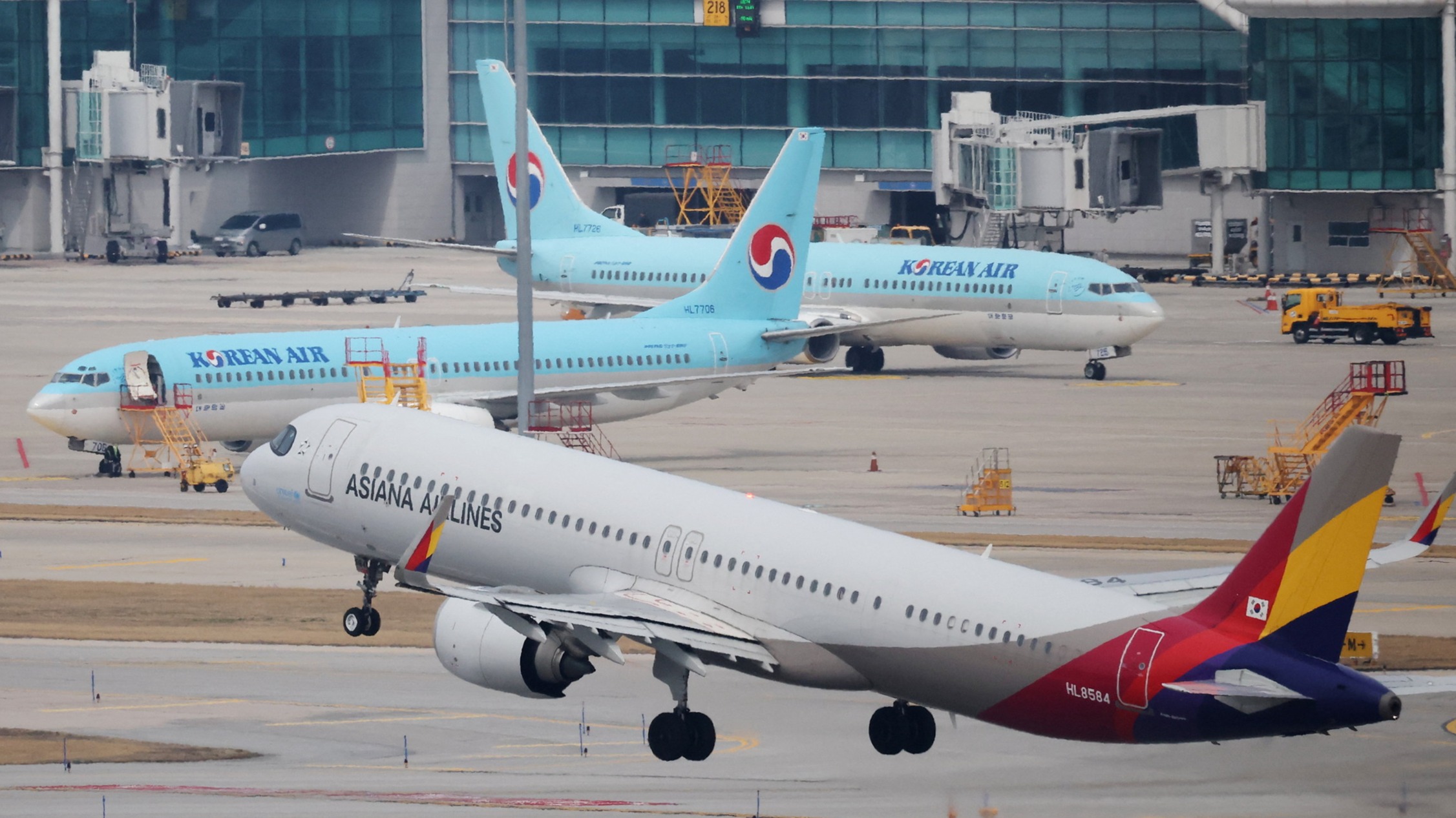 d1e00ek4ebabms.cloudfront.net image