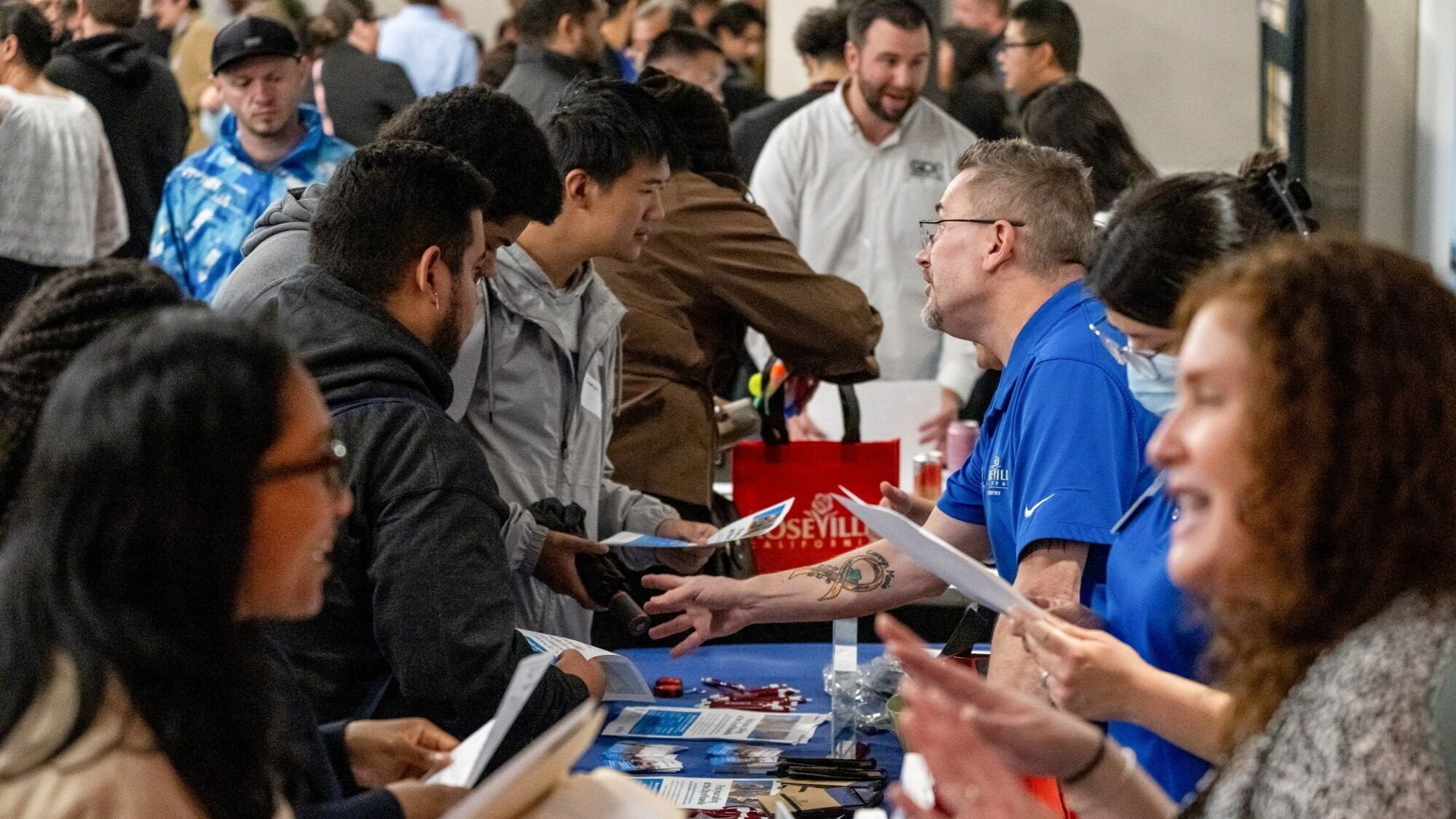 d1e00ek4ebabms.cloudfront.net image