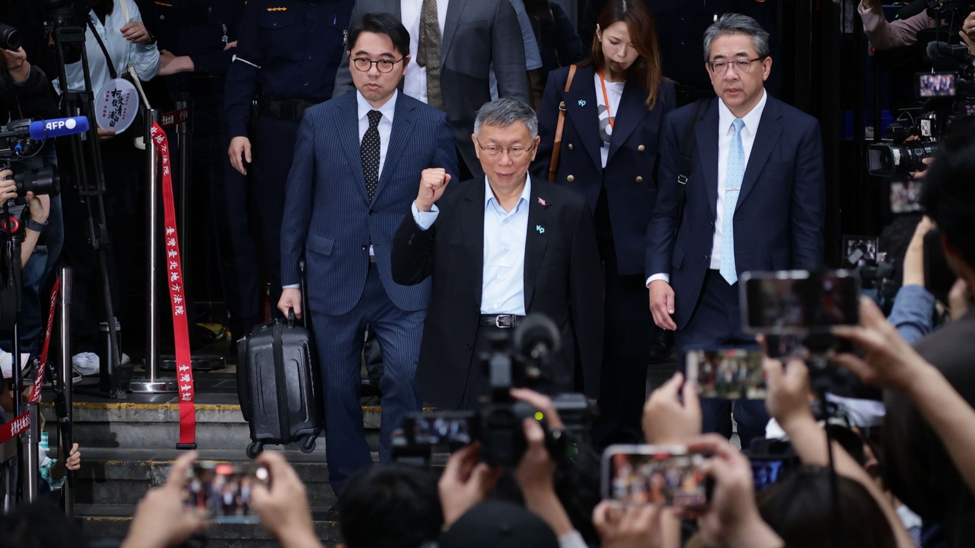 d1e00ek4ebabms.cloudfront.net image