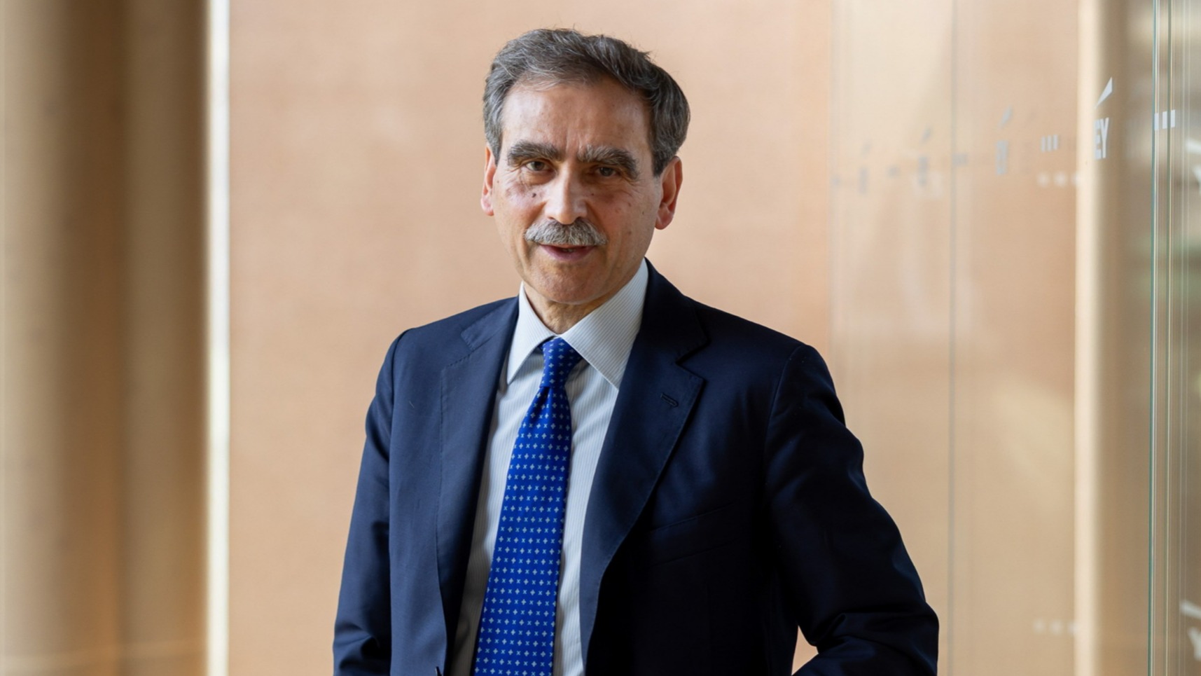 d1e00ek4ebabms.cloudfront.net image