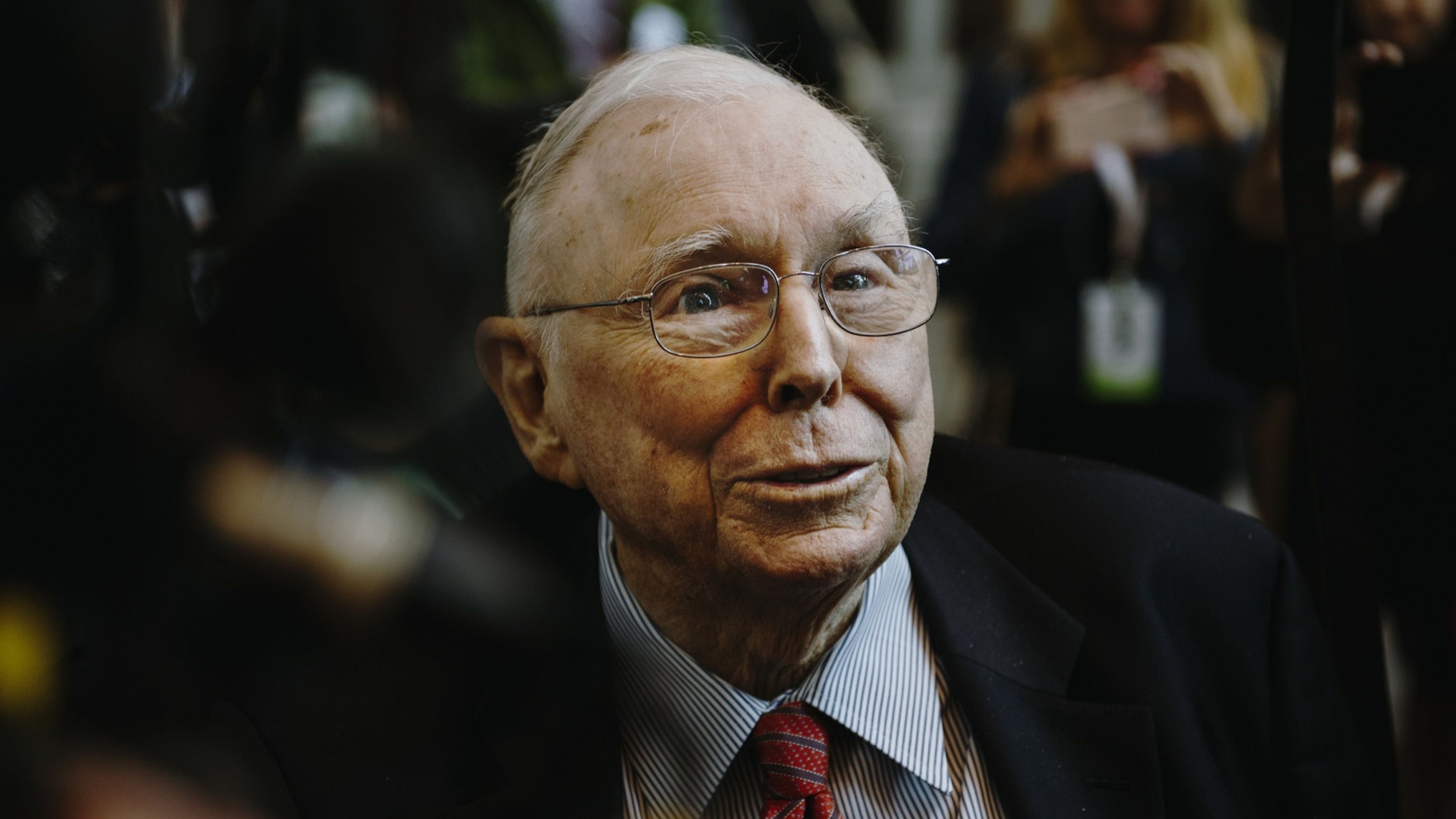 Charlie Munger: US Banks Are 'full Of' Bad Commercial Property Loans - Vimarsana News