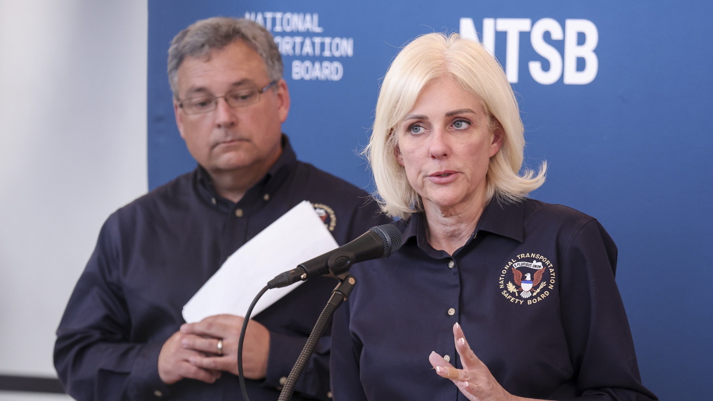 d1e00ek4ebabms.cloudfront.net image