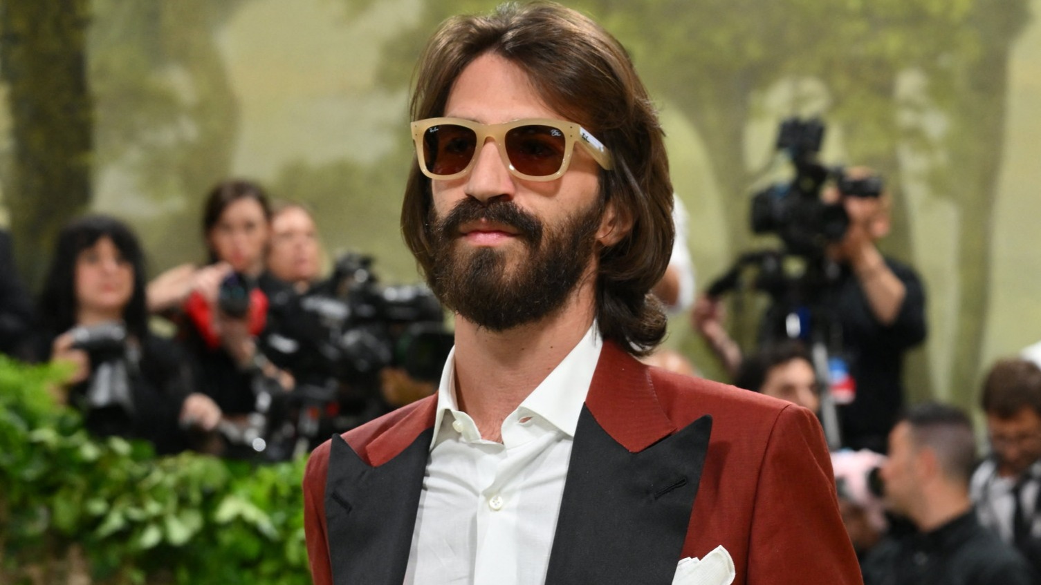 d1e00ek4ebabms.cloudfront.net image