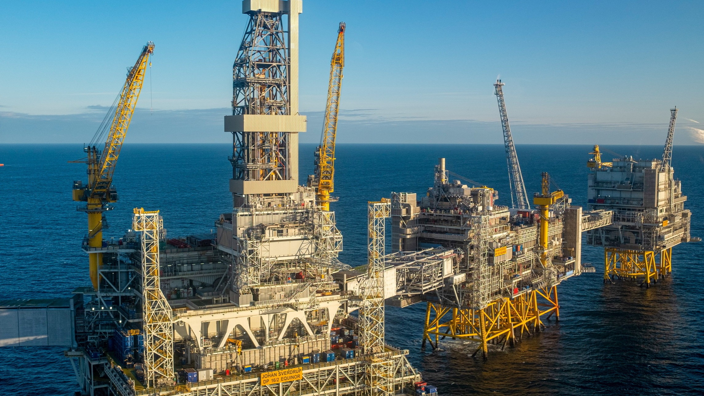 d1e00ek4ebabms.cloudfront.net image