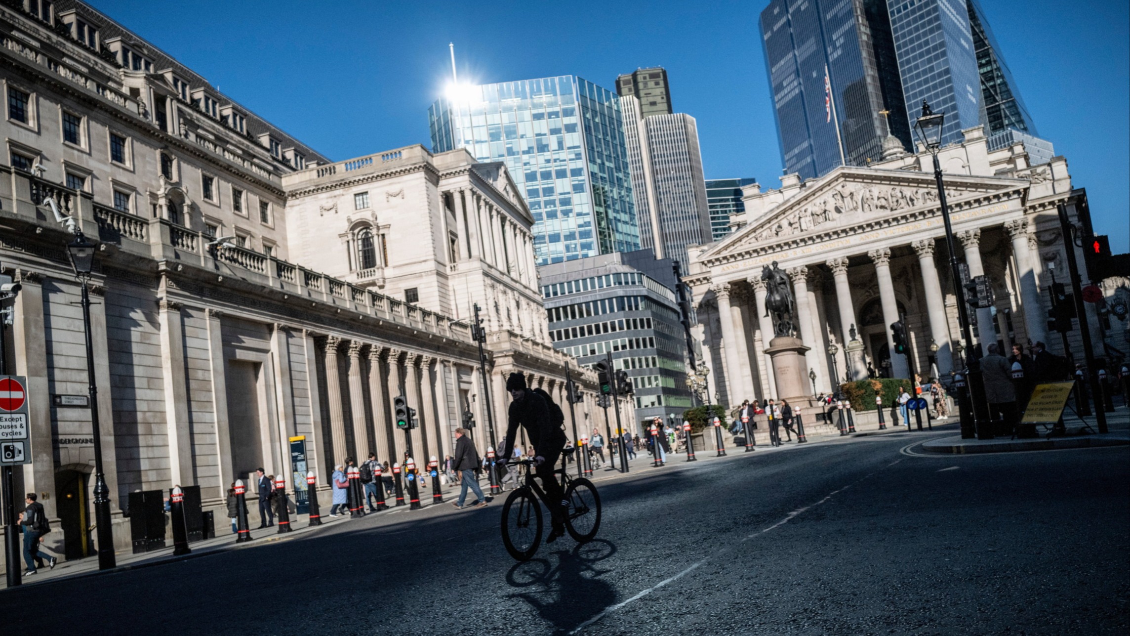 d1e00ek4ebabms.cloudfront.net image