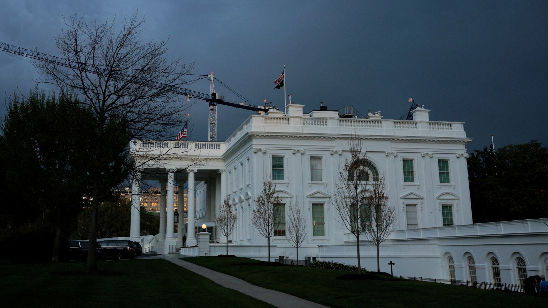 d1e00ek4ebabms.cloudfront.net image