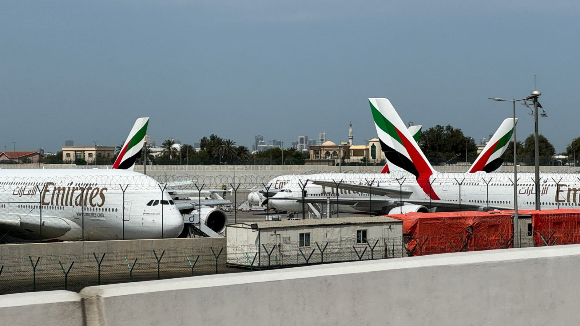 d1e00ek4ebabms.cloudfront.net image