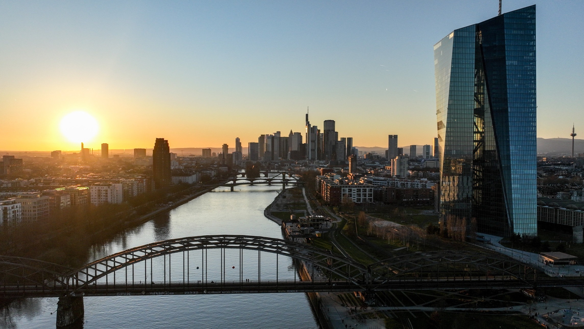 d1e00ek4ebabms.cloudfront.net image