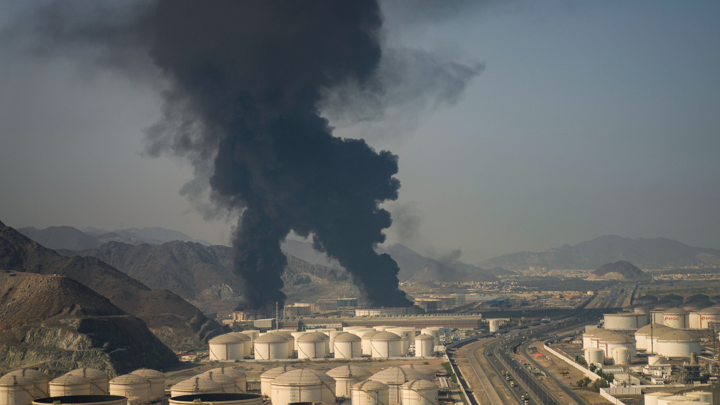 d1e00ek4ebabms.cloudfront.net image