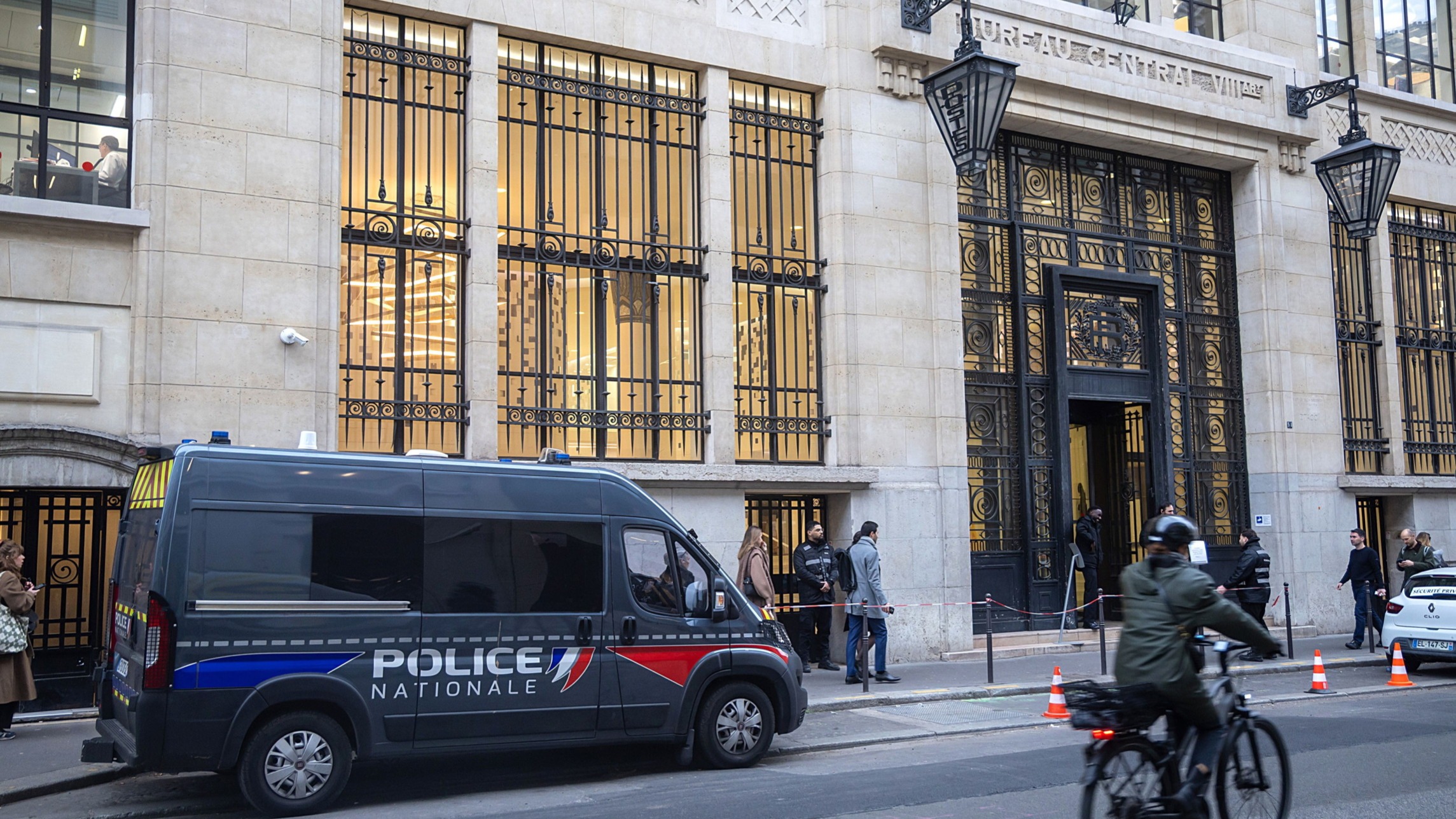 d1e00ek4ebabms.cloudfront.net image