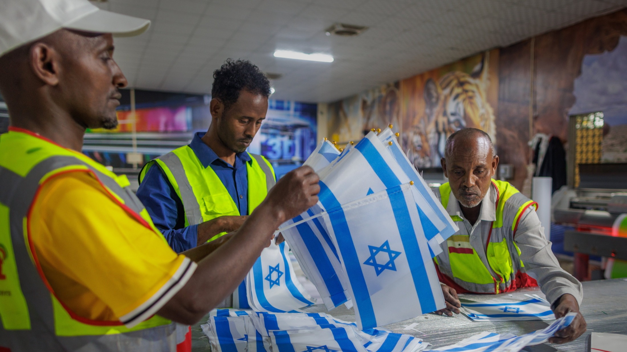 d1e00ek4ebabms.cloudfront.net image