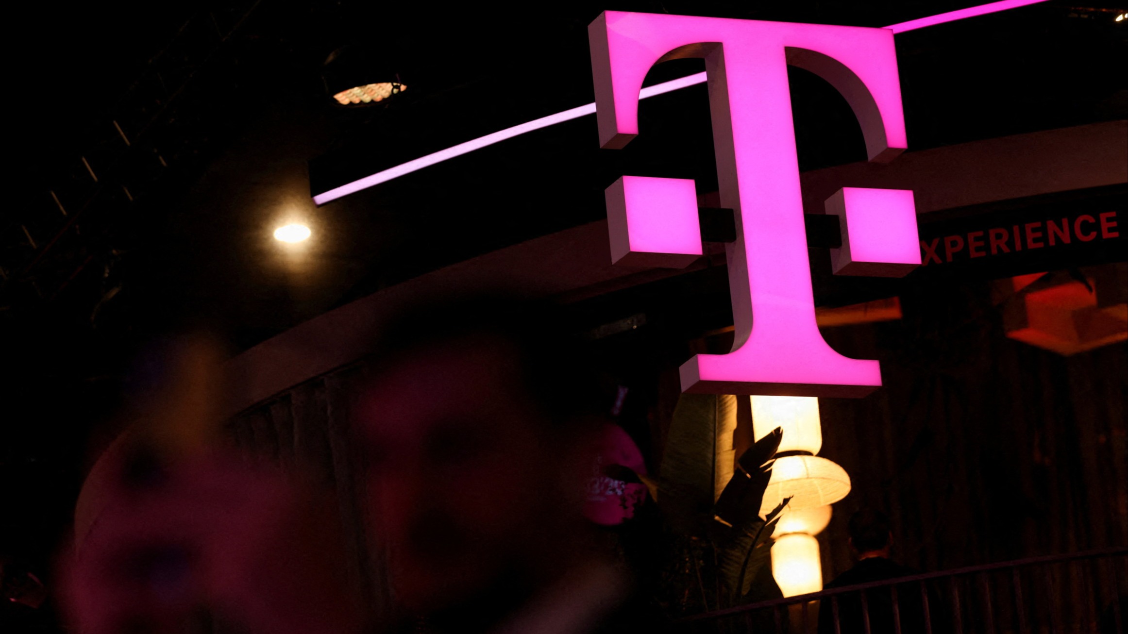 d1e00ek4ebabms.cloudfront.net image