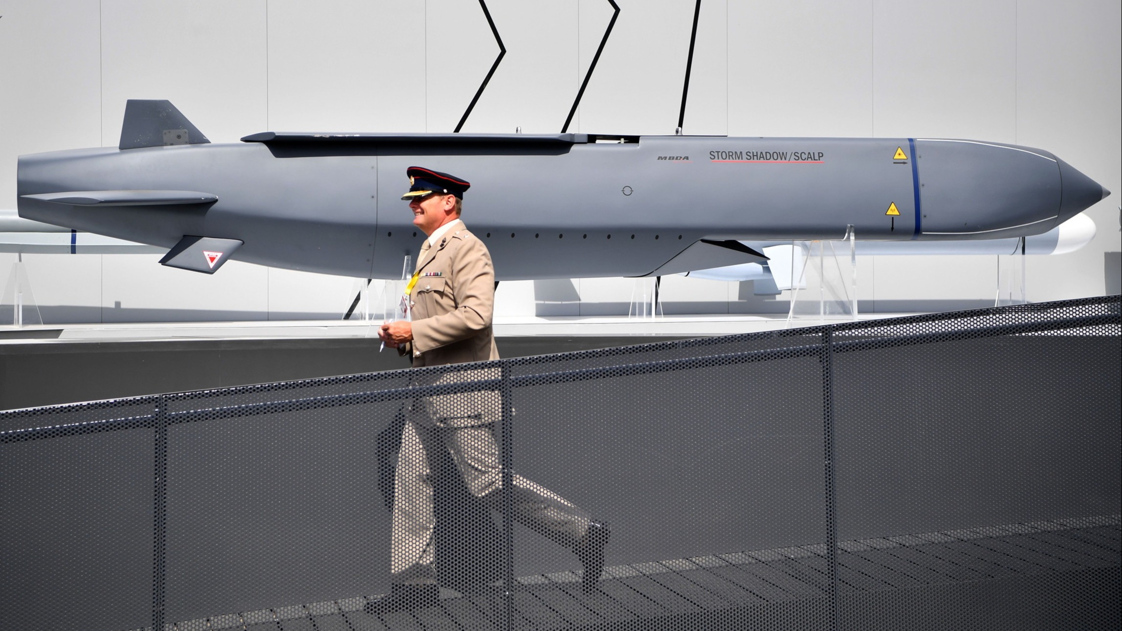 d1e00ek4ebabms.cloudfront.net image